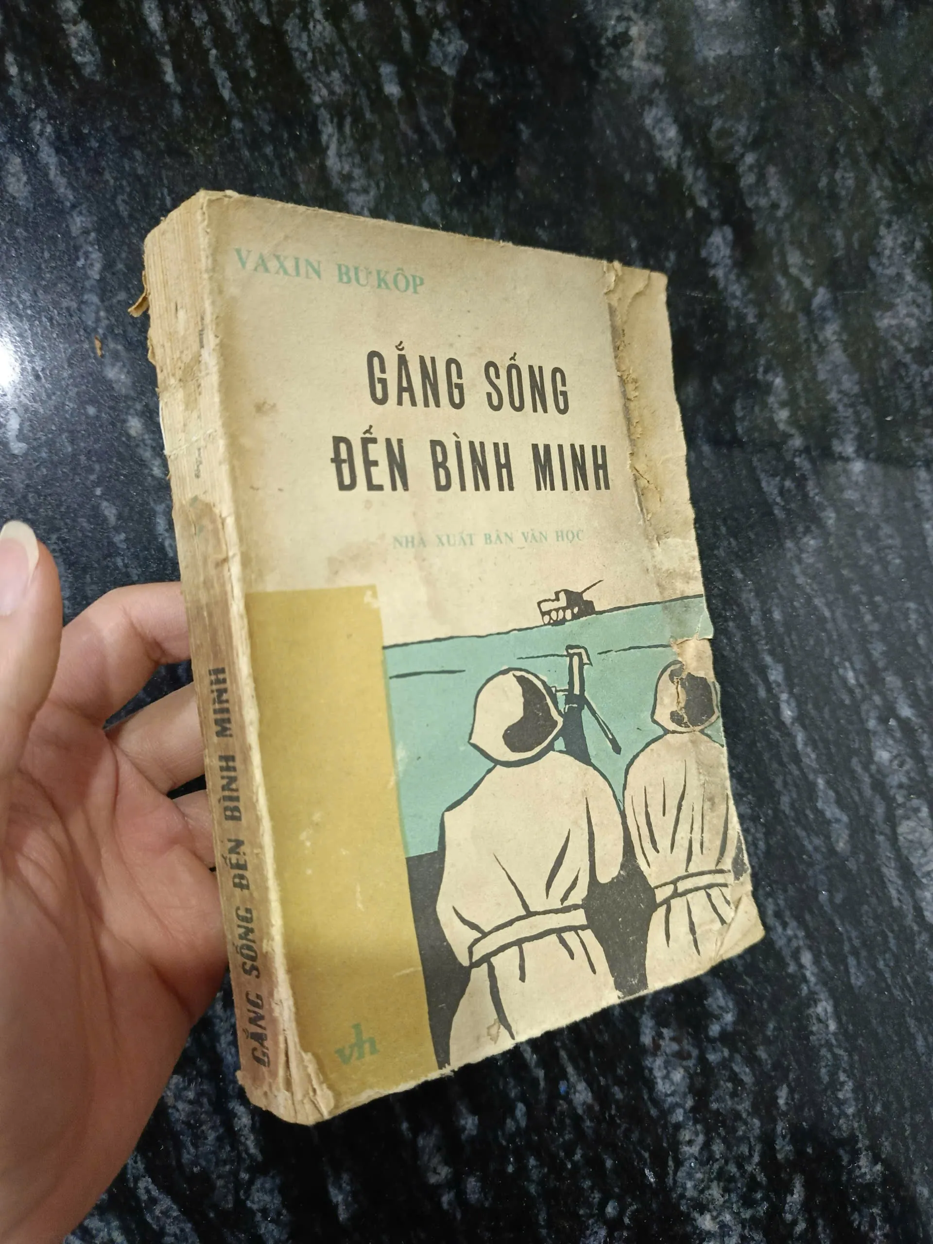Gắng Sống Đến Bình Minh (Vasil Bykov)