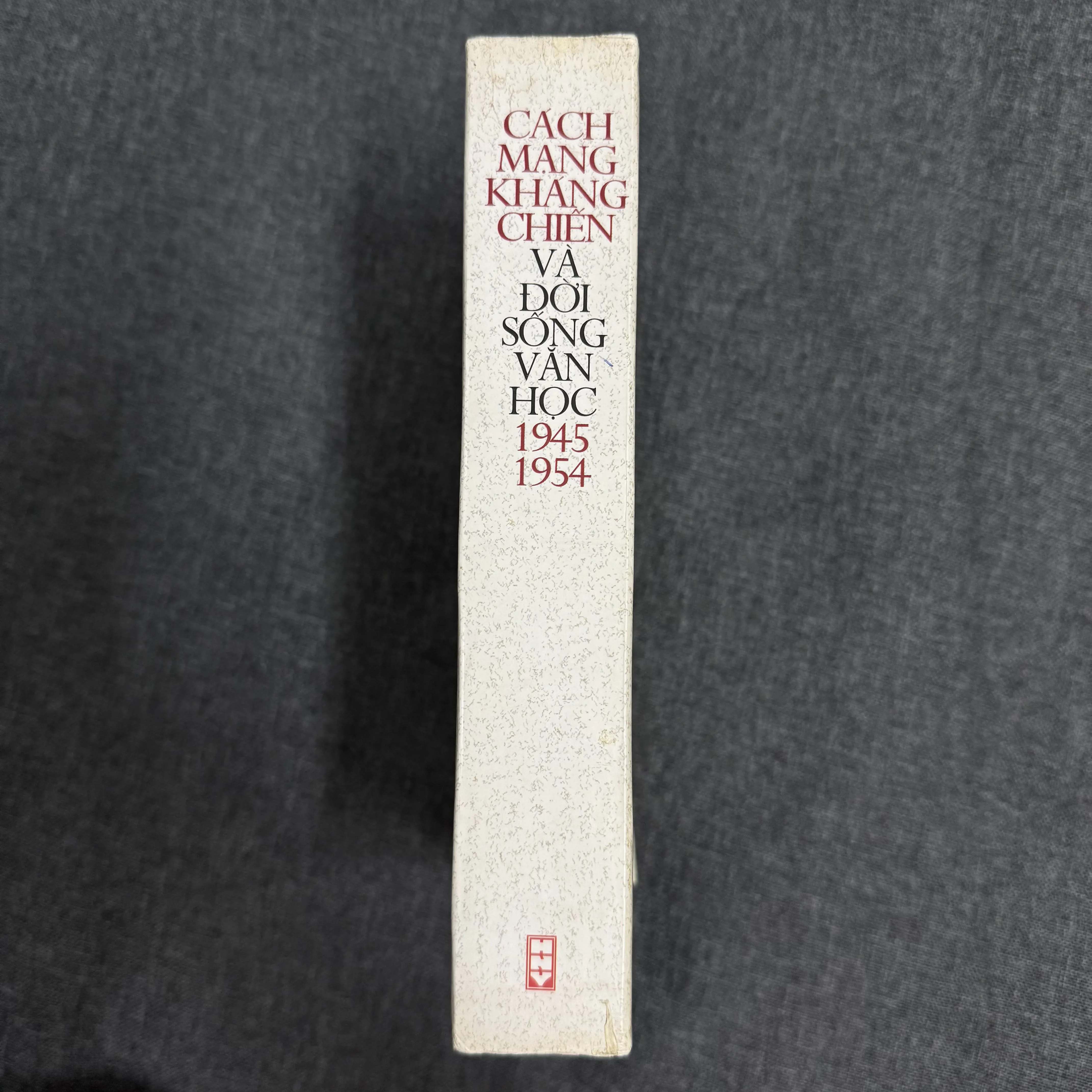 Cách mạng kháng chiến và đời sống văn học 1945-1954 754590