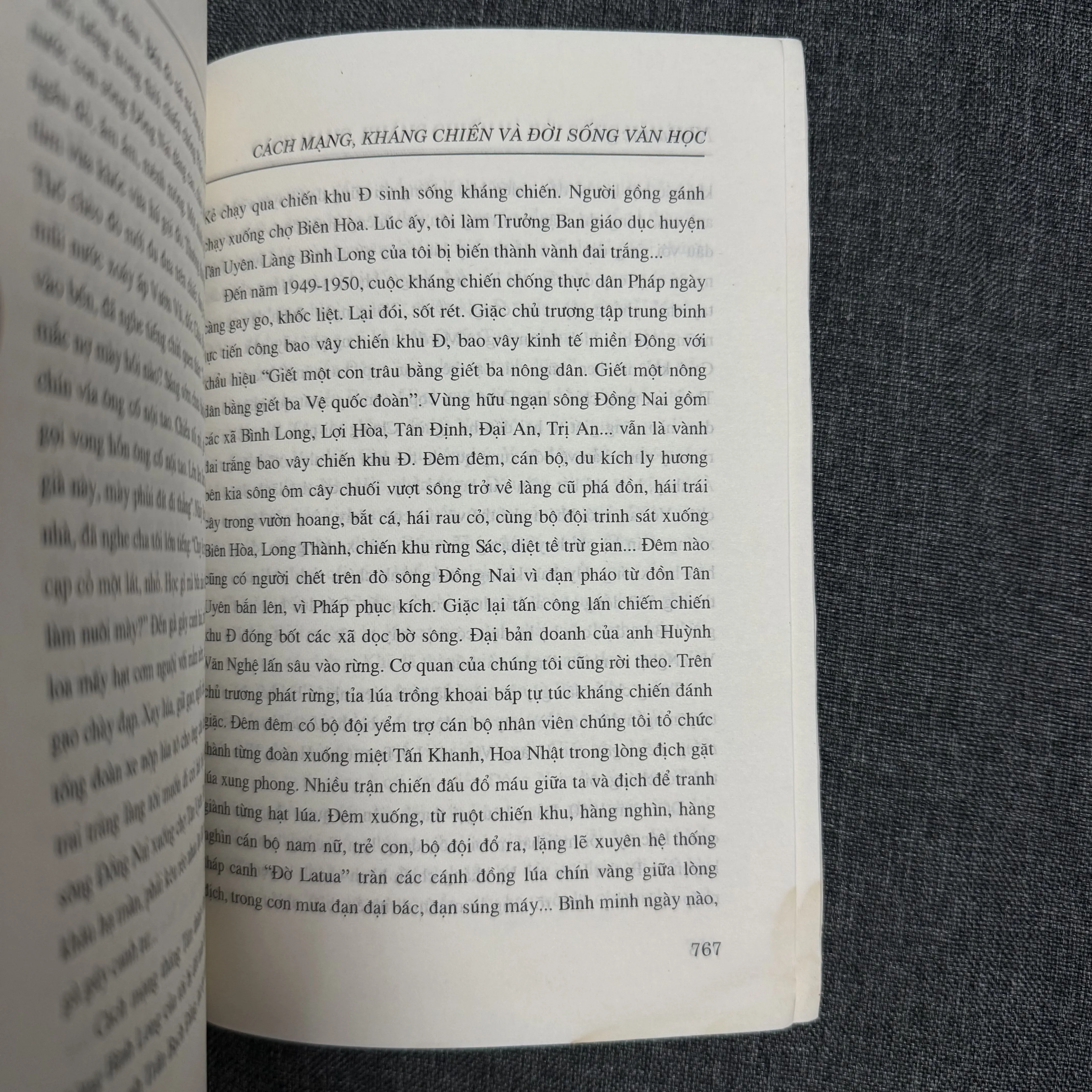 Cách mạng kháng chiến và đời sống văn học 1945-1954 754590