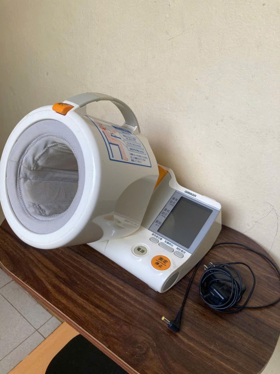 Máy đo huyết áp Omron hem 1000, hem -1010 521108