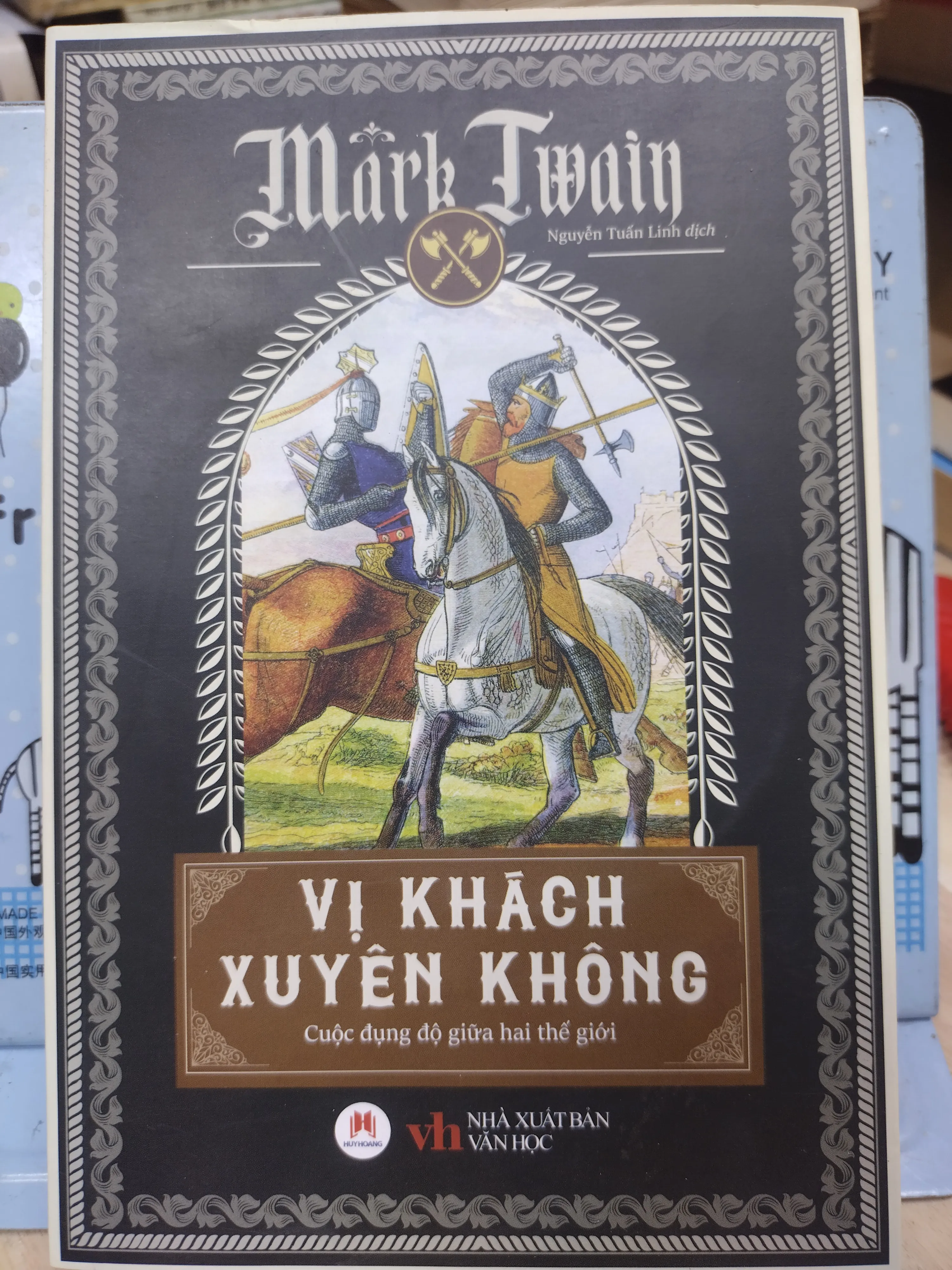 Sách: Vị khách xuyên không - TG: Mark Twain (B2)