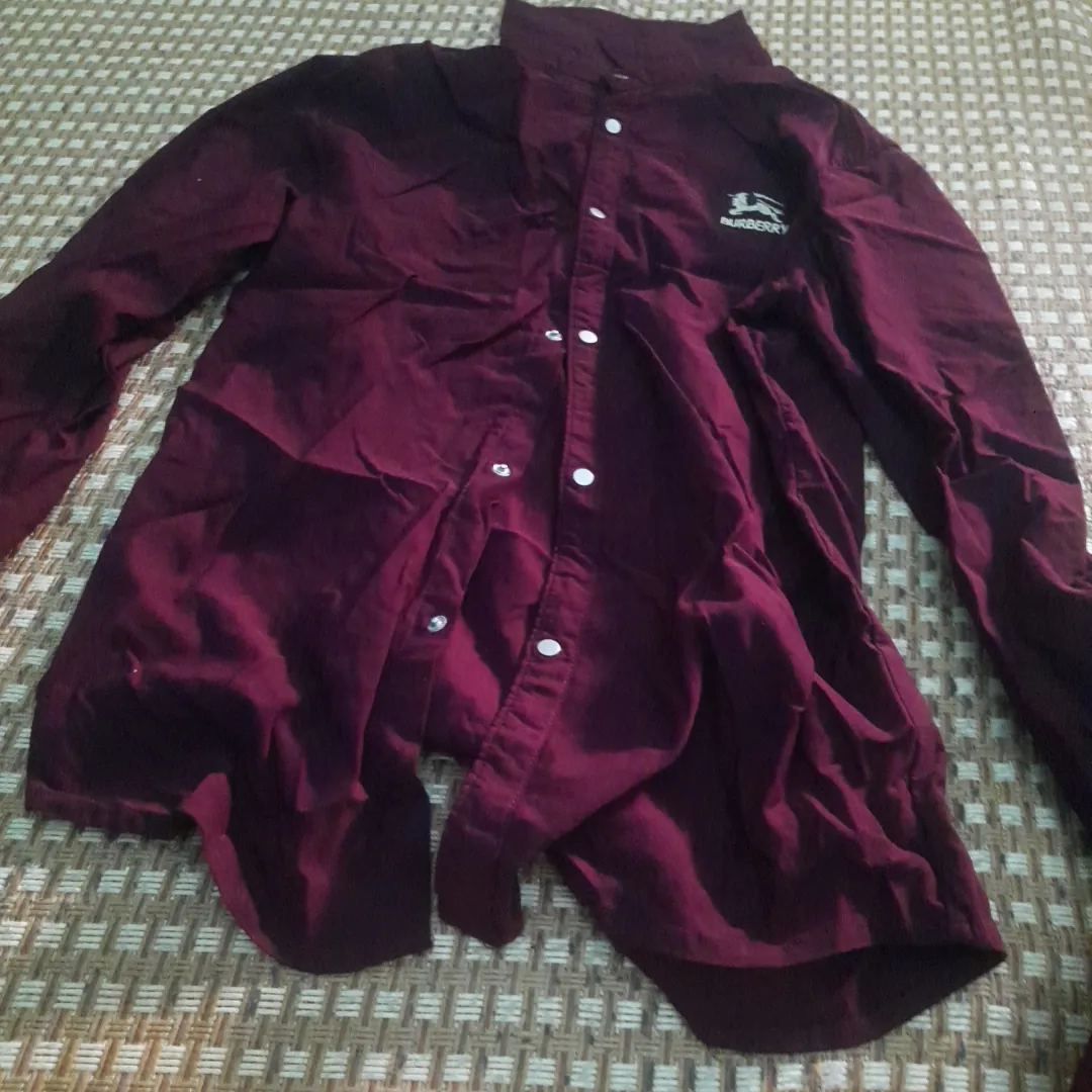 Áo sơ mi dài tay màu nâu 