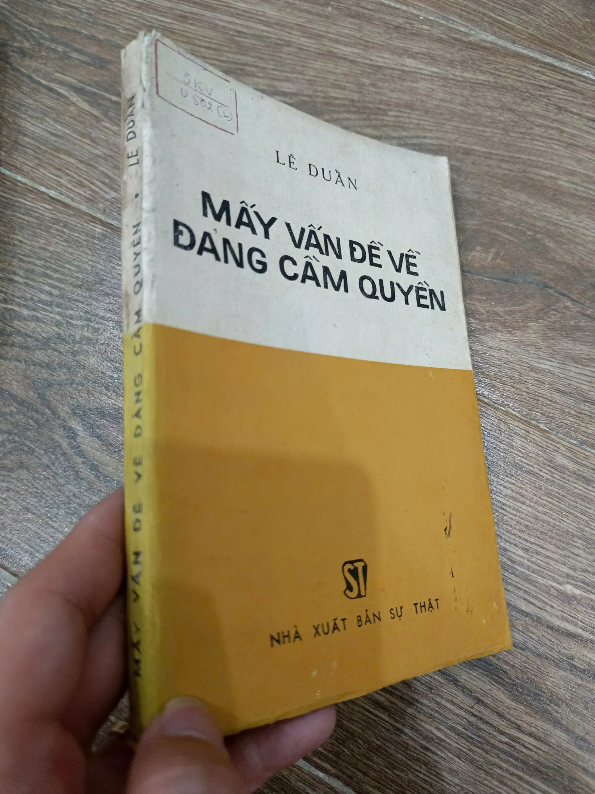 Mấy vấn đề về Đảng cầm quyền - Lê Duẩn