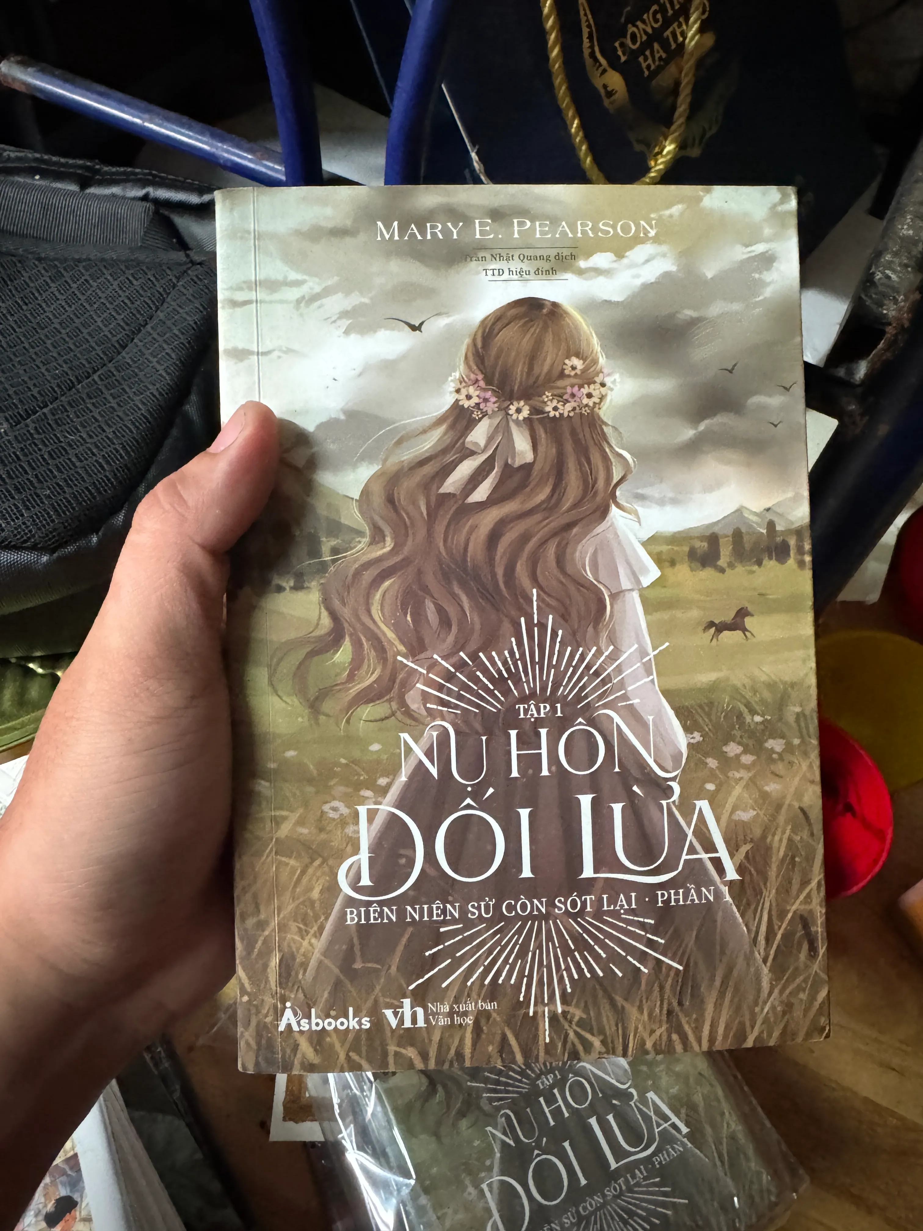 Sách fantasy Nụ hôn dối lừa