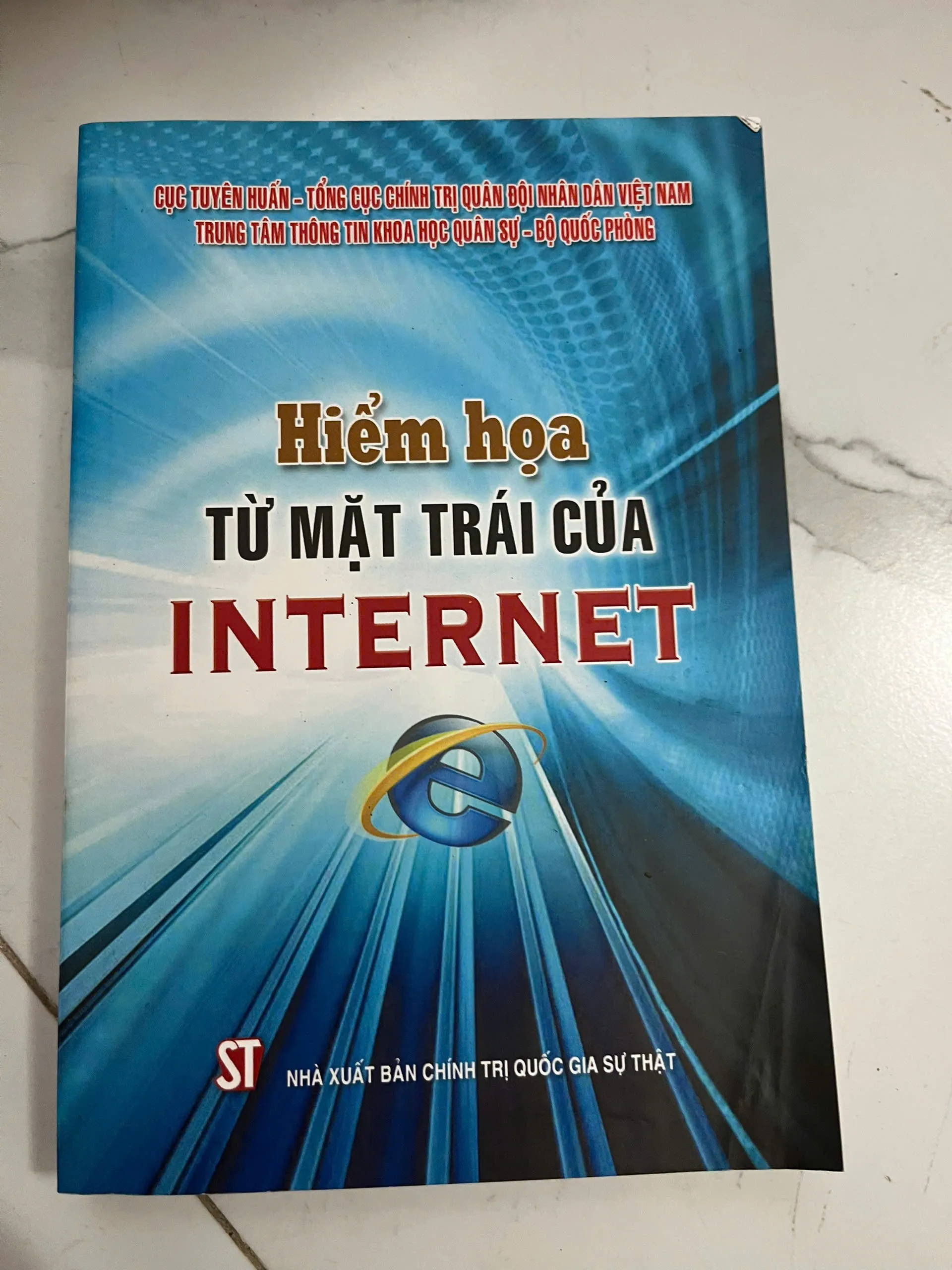Hiểm họa từ mặt trái của Internet - Cục Tuyên huấn (Tổng cục Chính trị QĐNDVN)