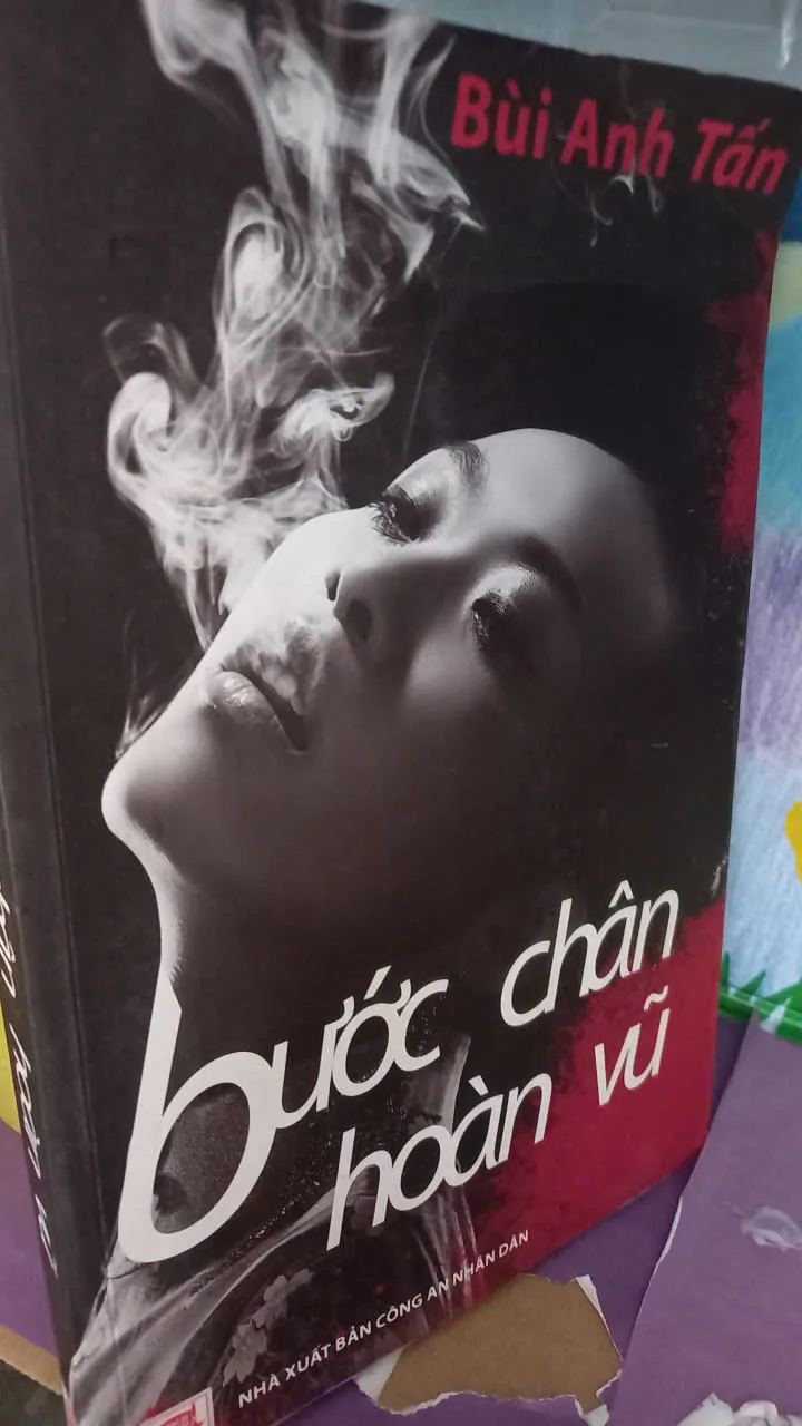 bước chân hoàn vũ