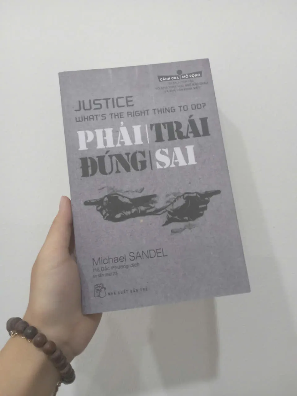 Phải trái đúng sai