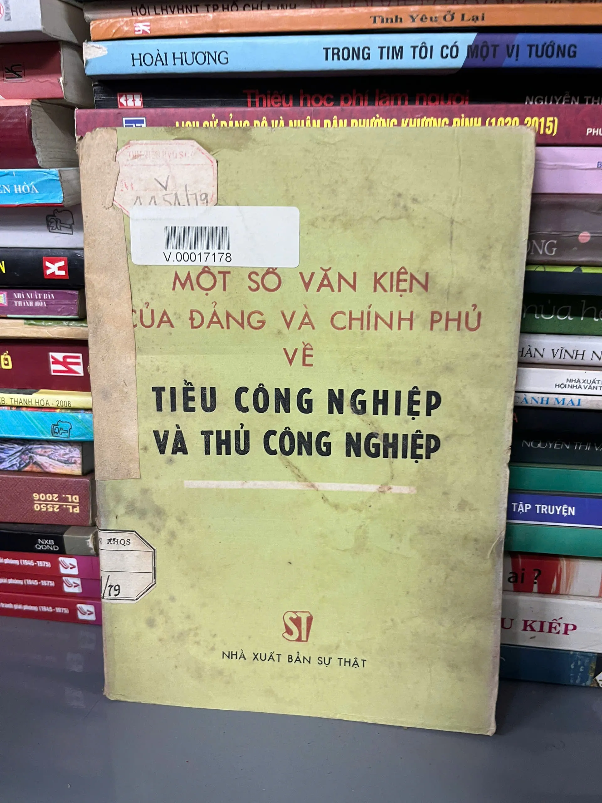 Một số văn kiện của Đảng và Chính phủ về tiểu công nghiệp và thủ công nghiệp