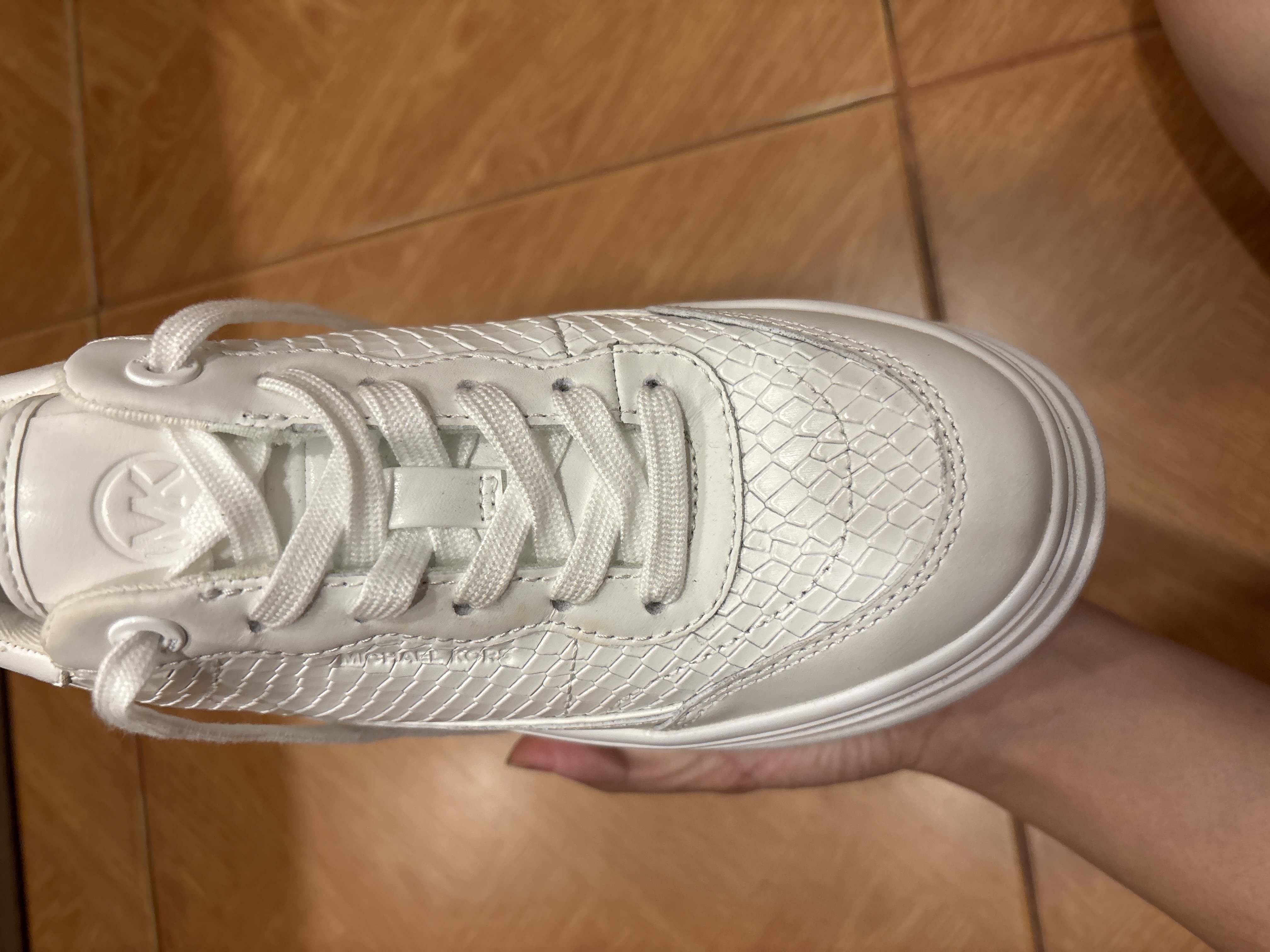Giầy Michael kosr chính hãng size 5 mới mang chạm đất khoảng 1tiếng 524744