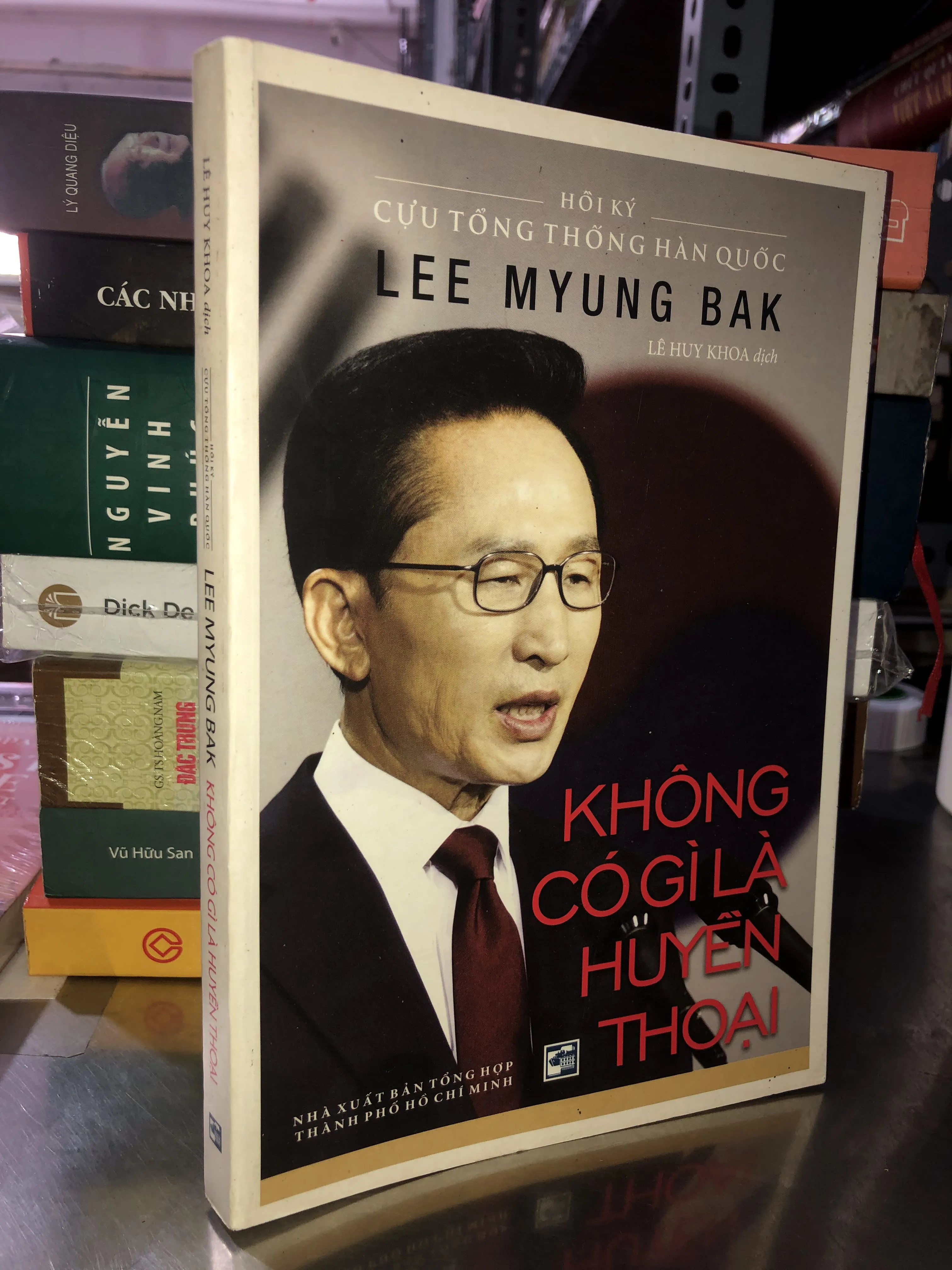 Không có gì là Huyền Thoại