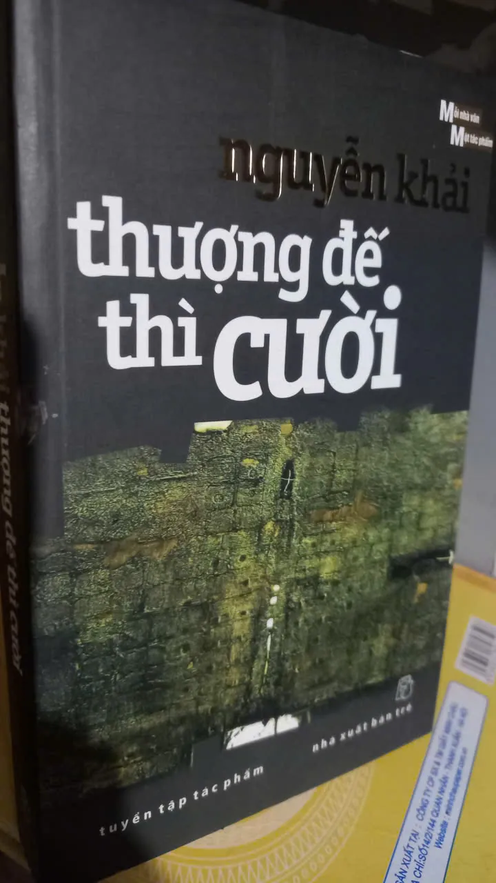 thượng đế thì cười