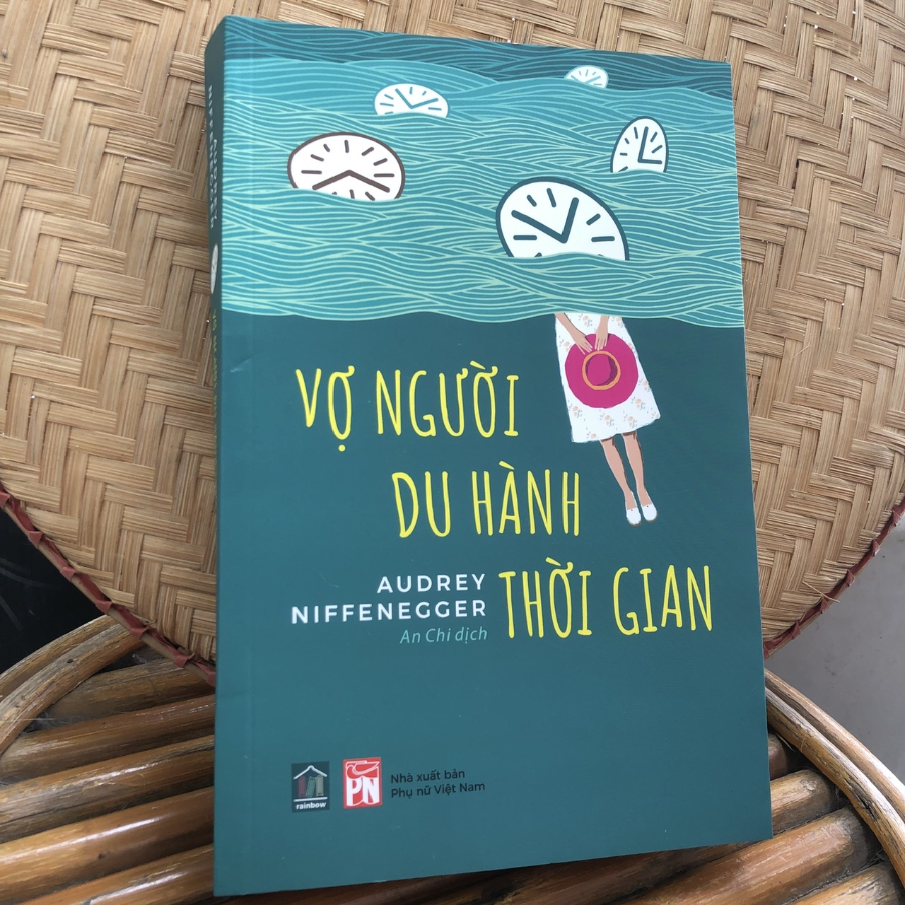 VỢ NGƯỜI DU HÀNH THỜI GIAN - Tiểu thuyết mới xuất bản 533469