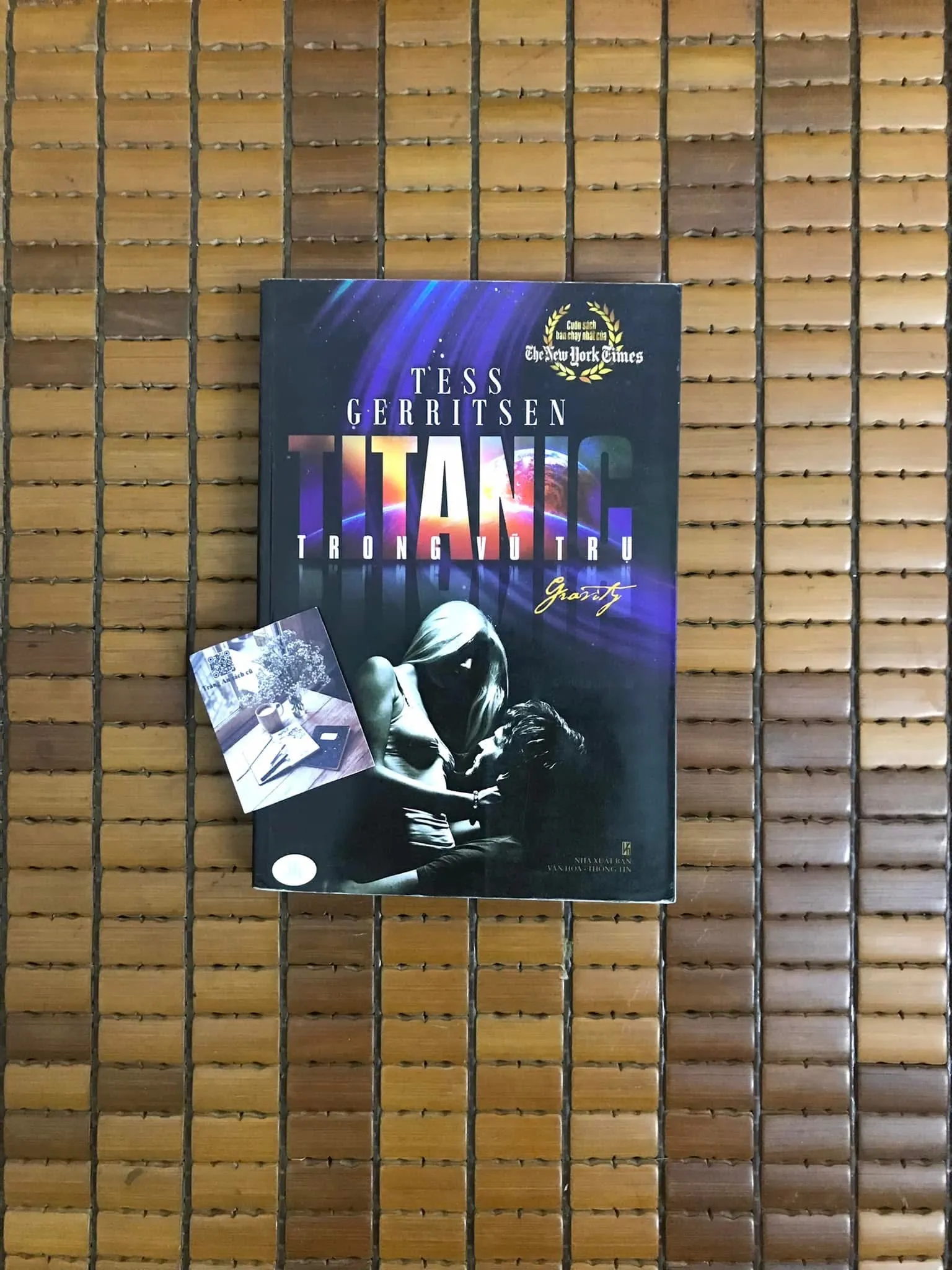 Titanic trong vũ trụ - Tess Gerritsen