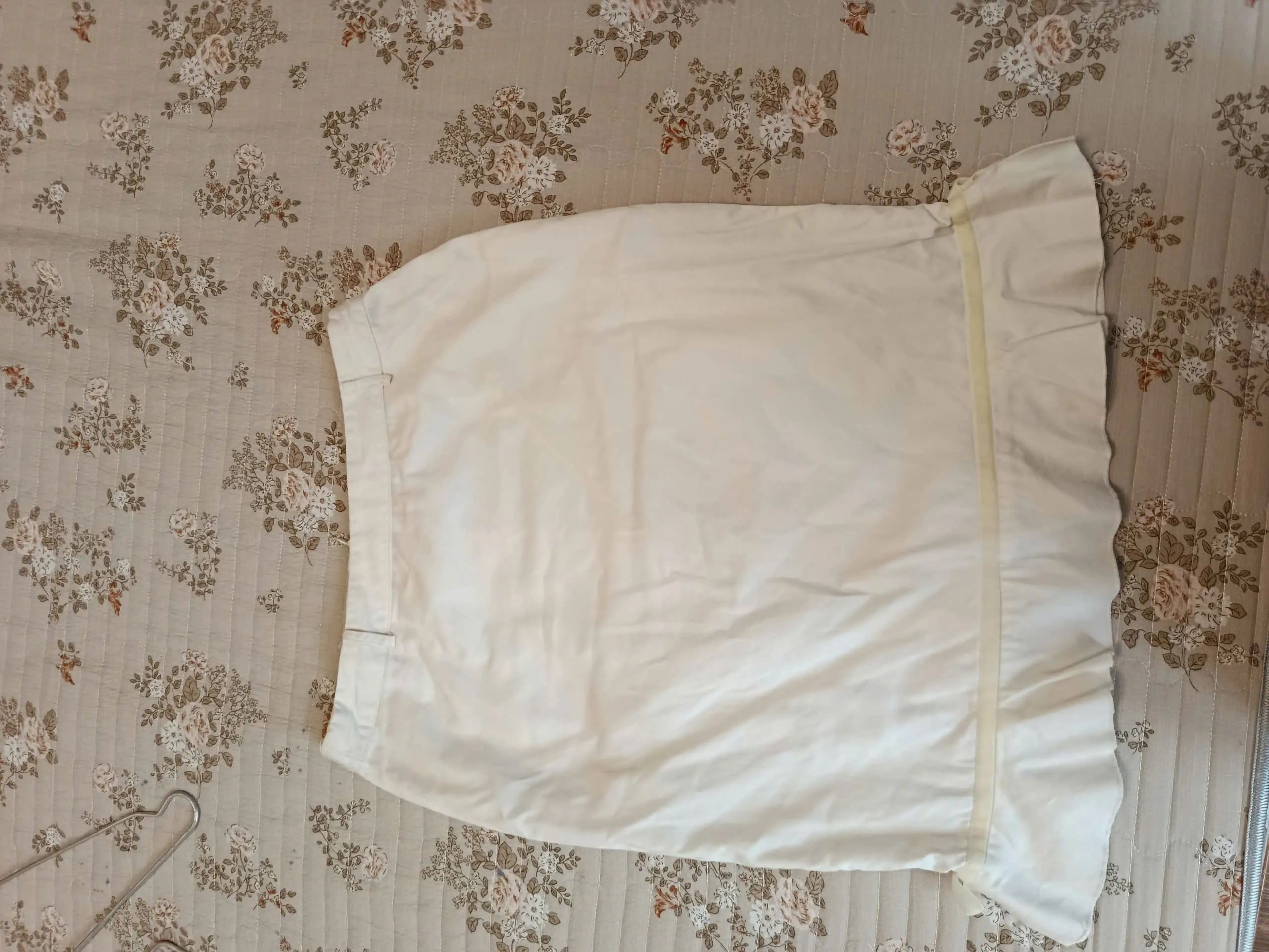 Chân váy trắng size S