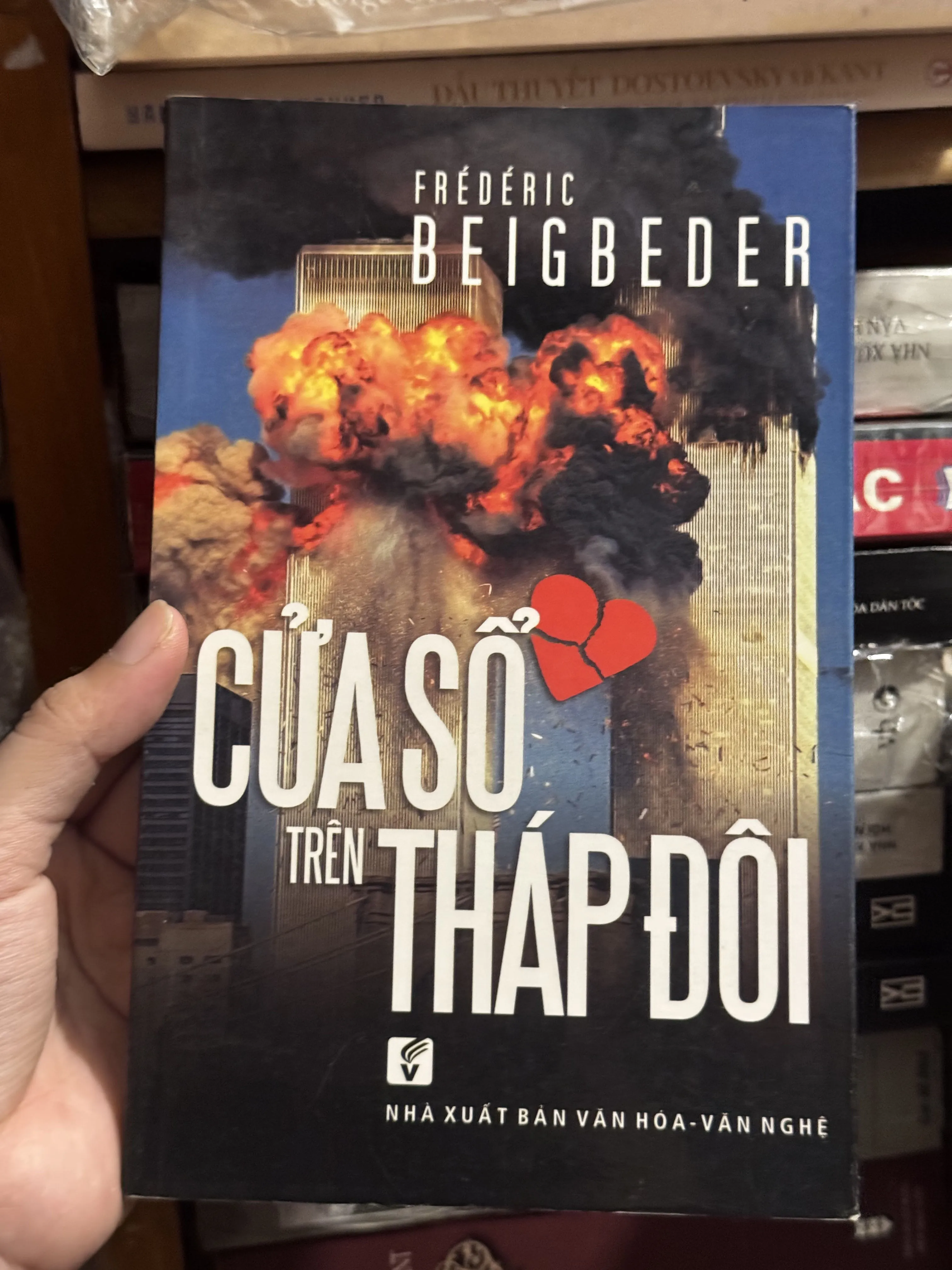 [Sale] Cửa sổ tháp đôi