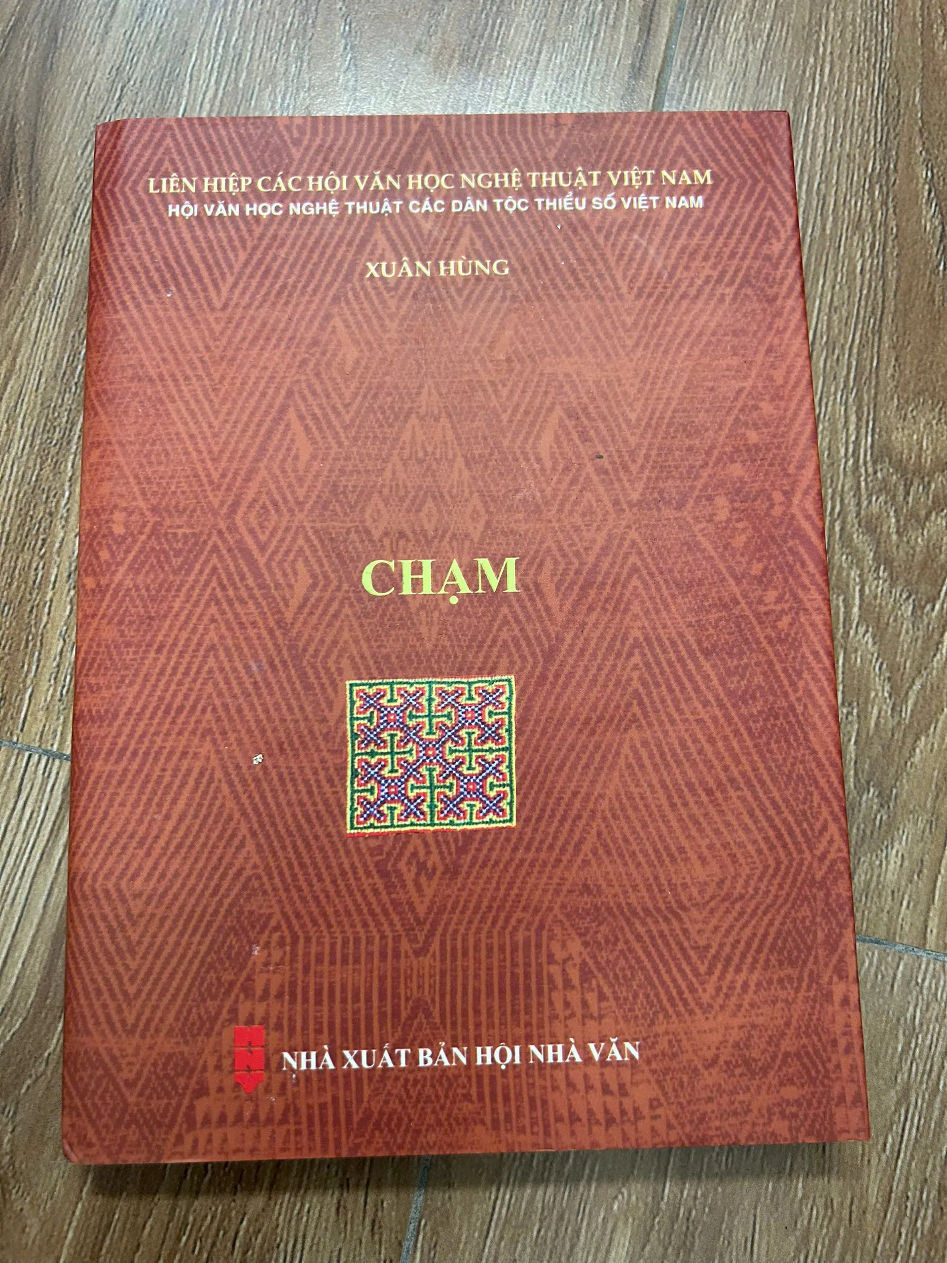 Chạm – Xuân Hùng