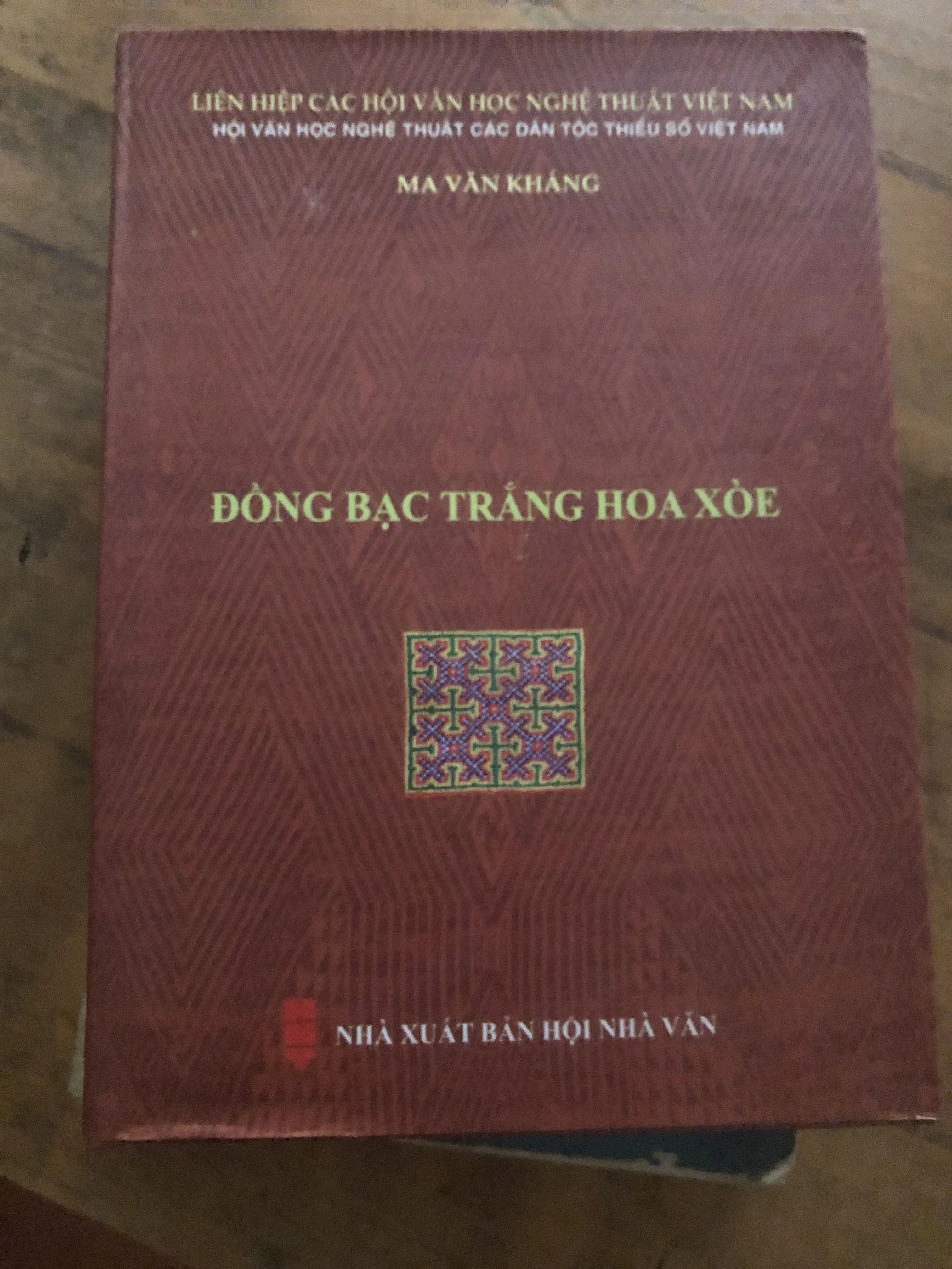đồng bạc trắng hoa xoè