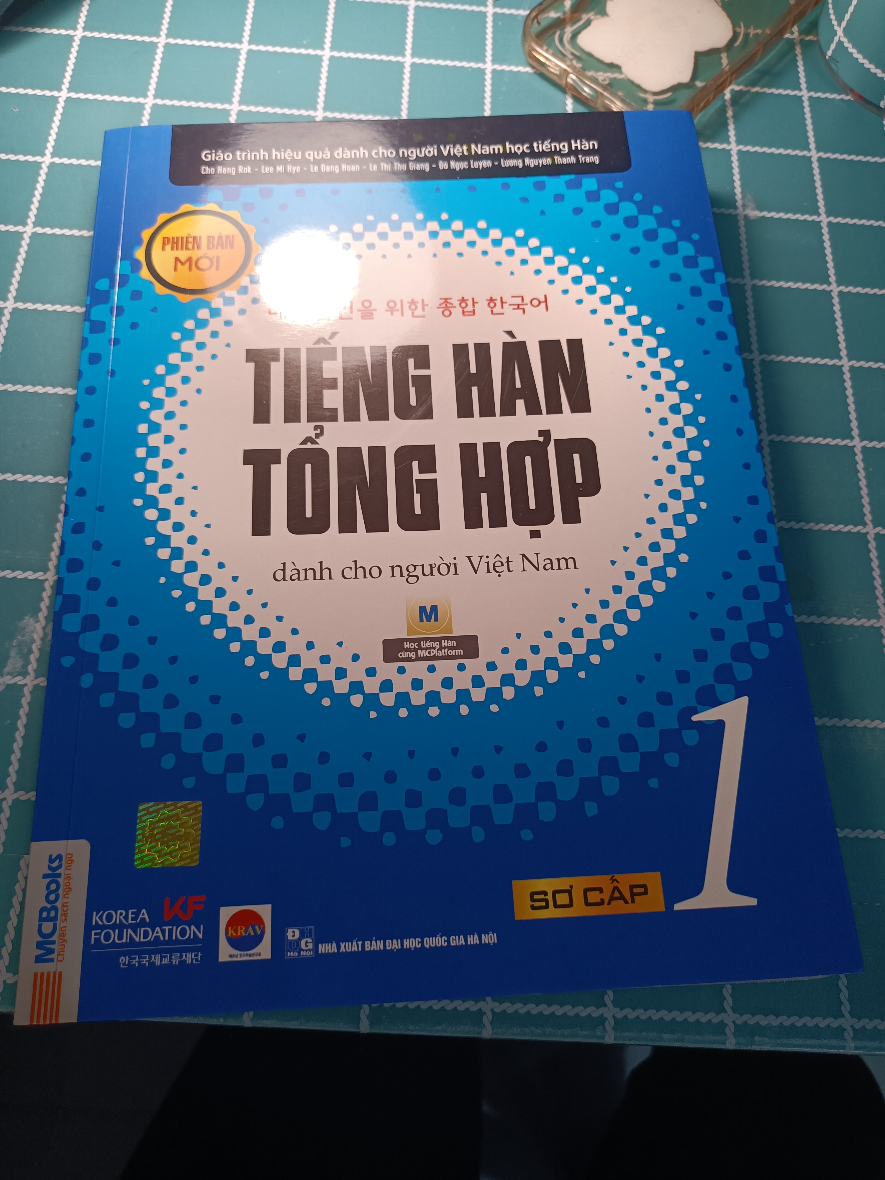 Giáo trình tiếng hàn sơ cấp 1+sách bài tập còn mới nguyên mình không muốn học nên pass lai 304648