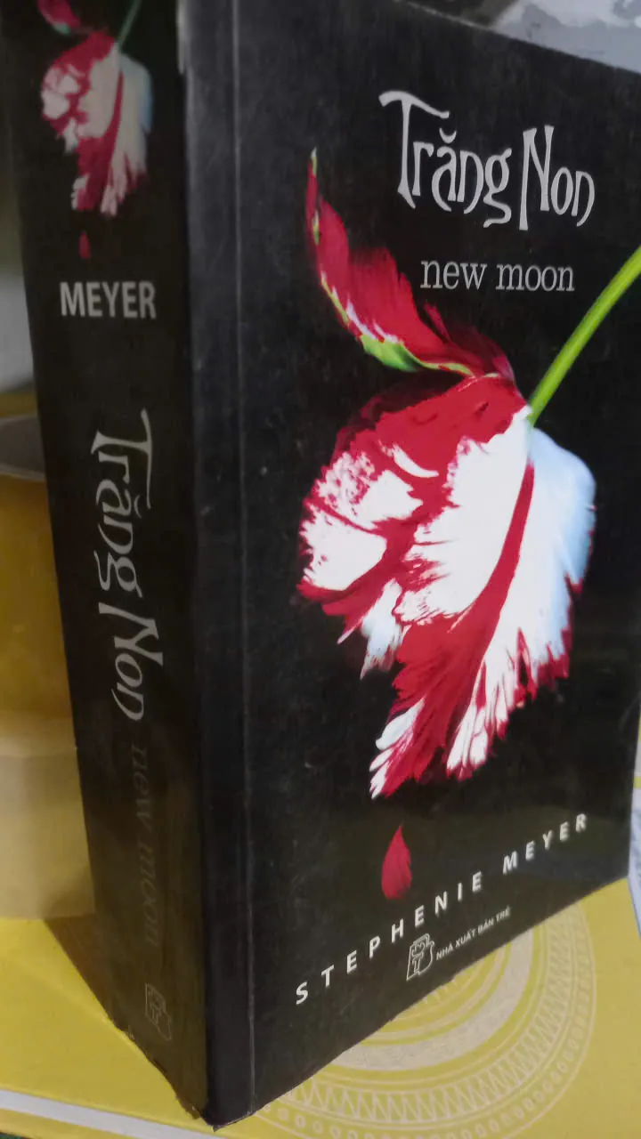 trăng non - truyện giả tưởng