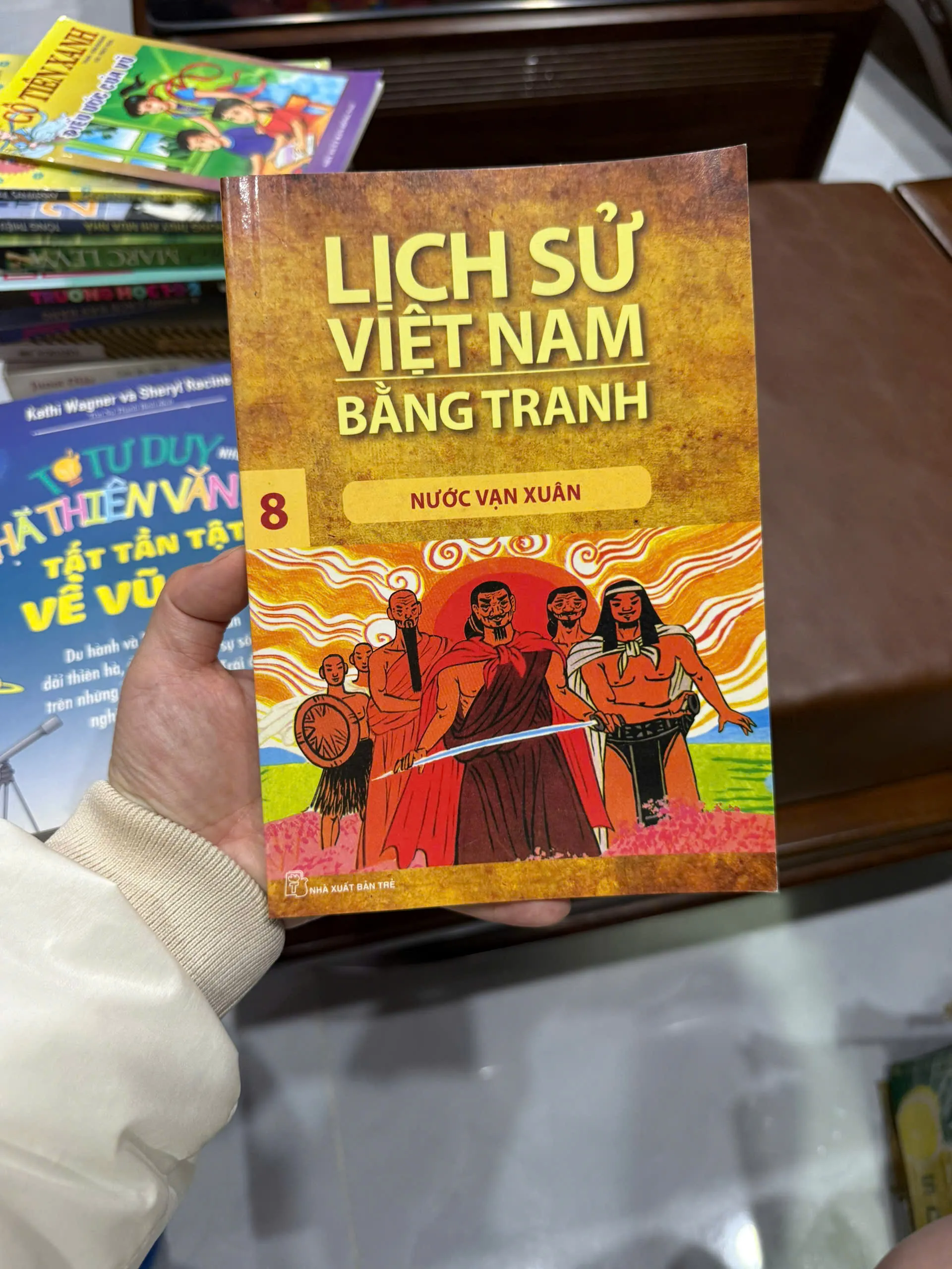 Lịch Sử Việt Nam Bằng Tranh – Tập 8: Nước Vạn Xuân- K4