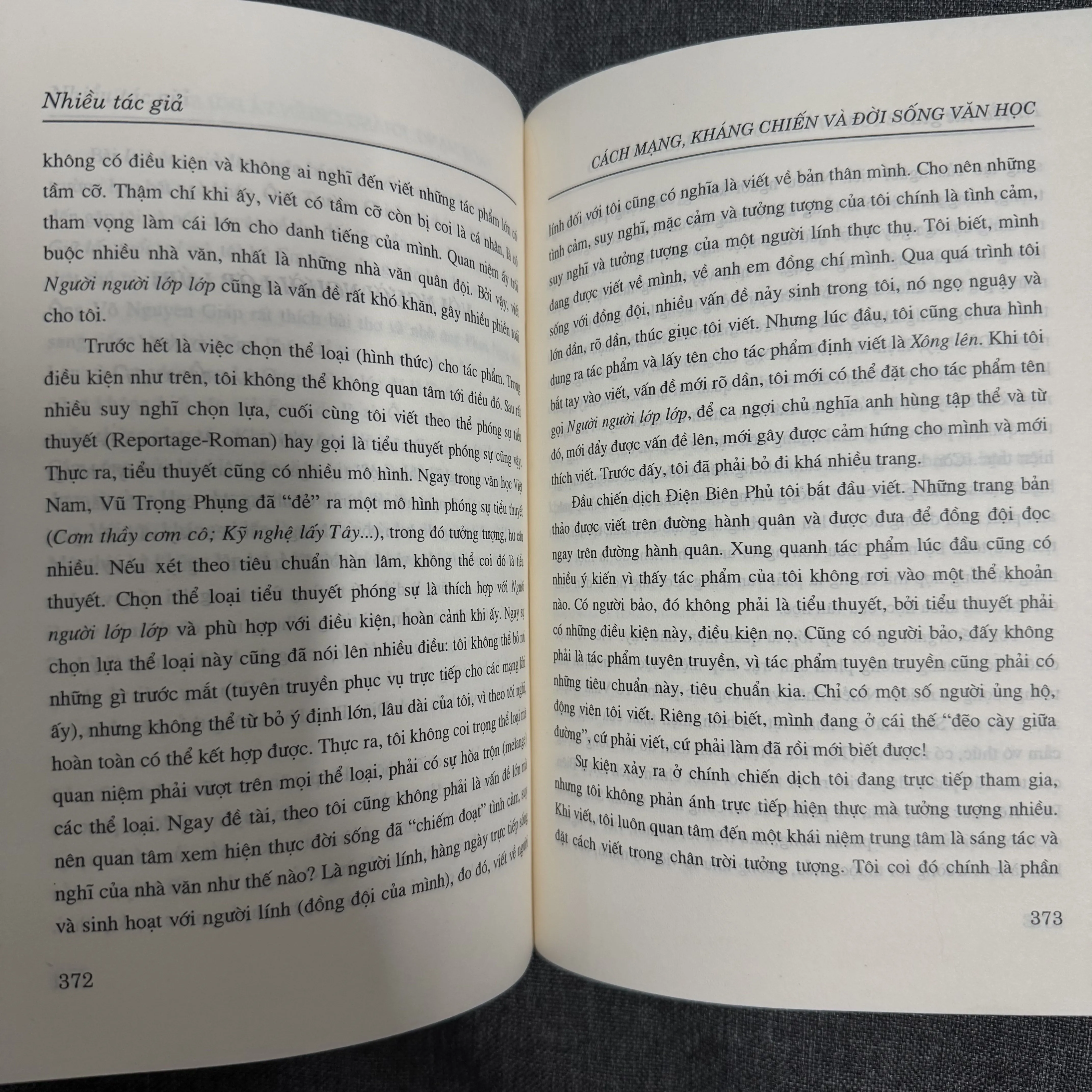 Cách mạng kháng chiến và đời sống văn học 1945-1954 754590