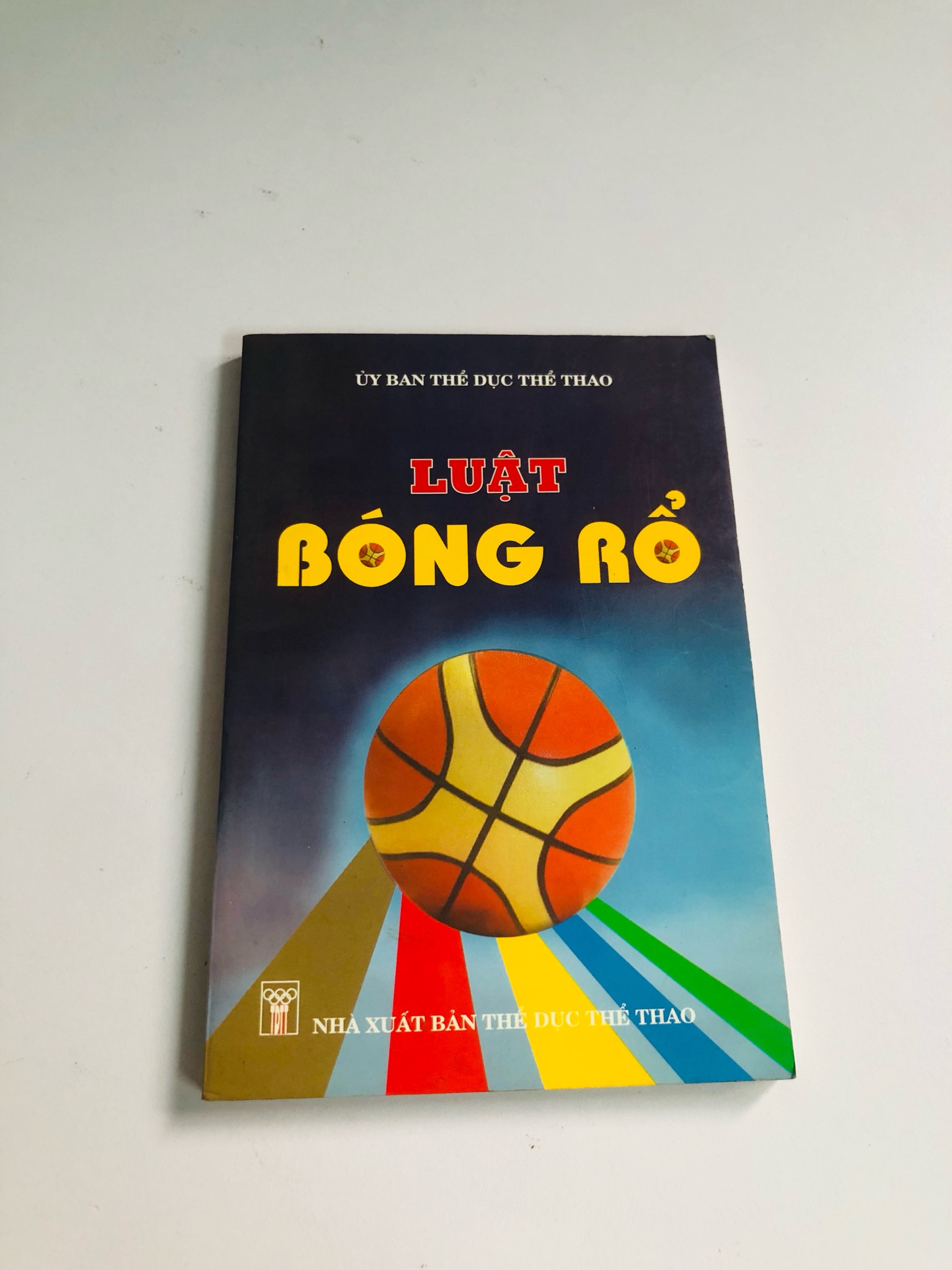 LUẬT BÓNG RỔ - 188 trang, nxb: 2006