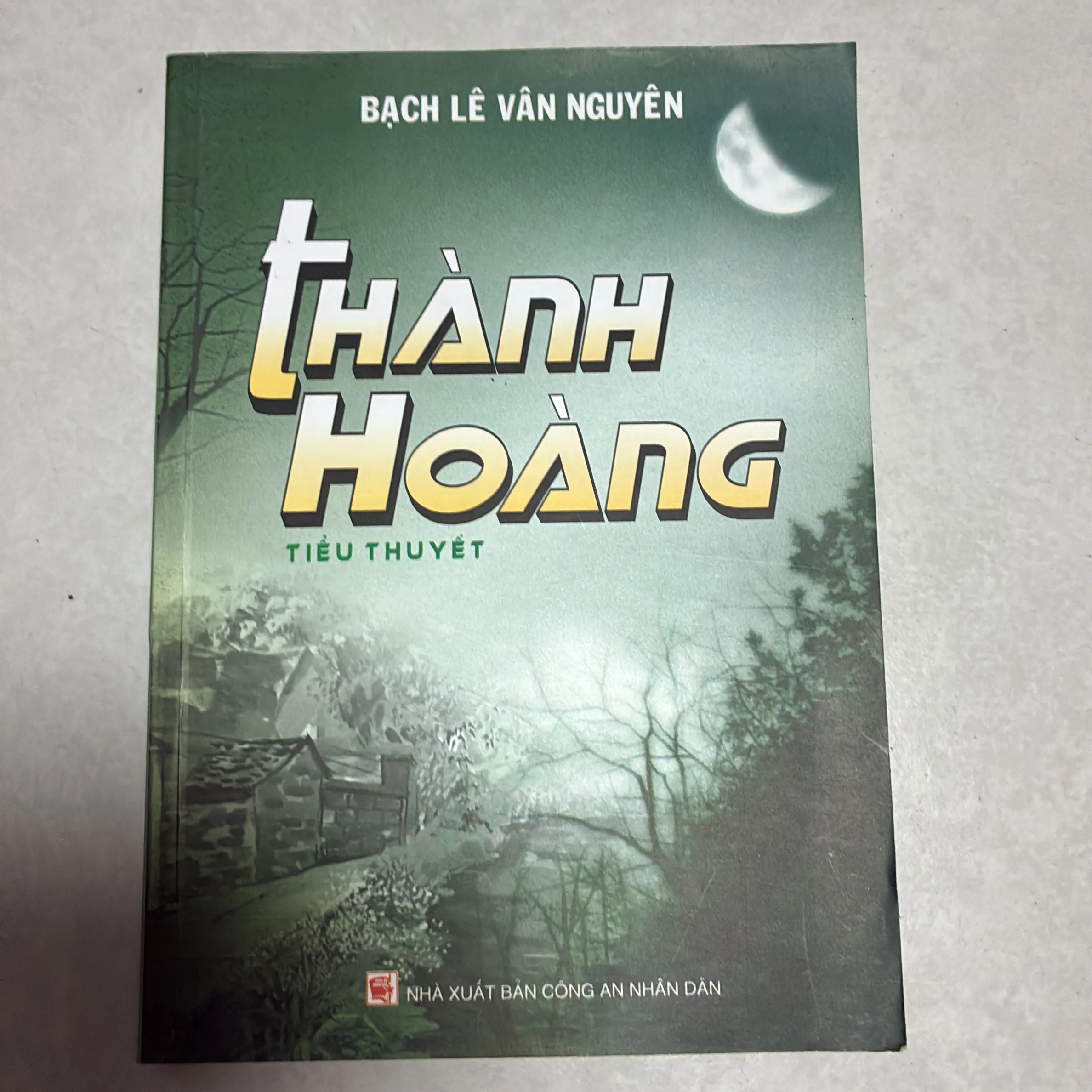 Thành hoàng - Bạch Lê Vân Nguyên