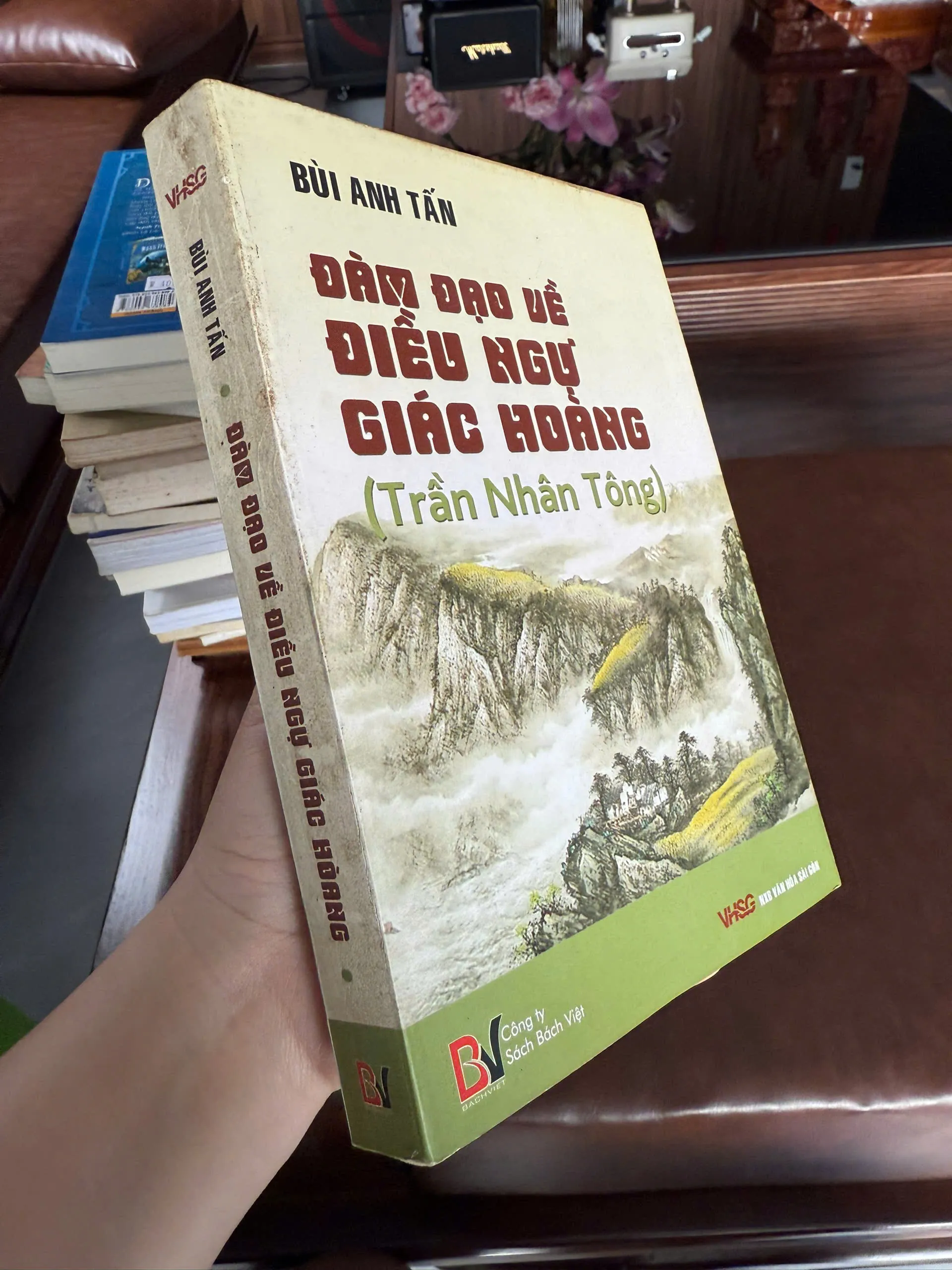 ĐÀY ĐỌA VỀ DIỆU NGỘ GIÁC HOÀNG (TRẦN NHÂN TÔNG) – BÙI ANH TẤN