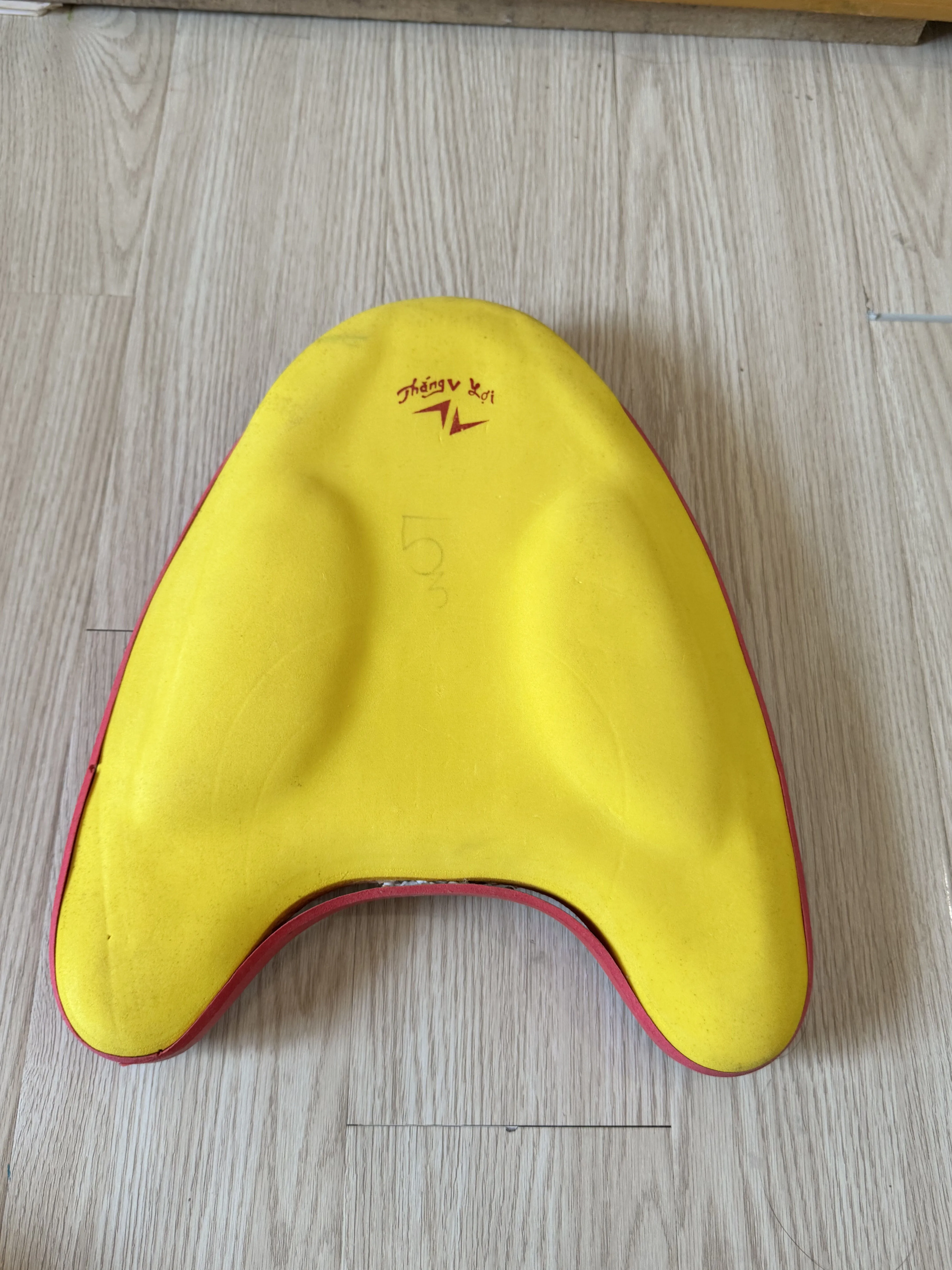 Cho tặng đồ trẻ em người lớn 1008438