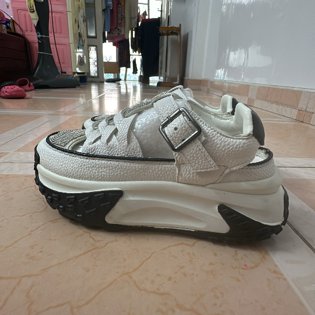 Giày nữ size 36. Hàng Quảng Châu. Mới. Đi 1 lần. 284545