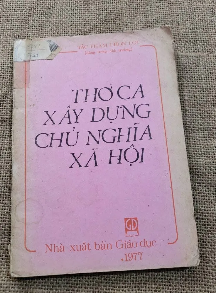 Thơ ca xây dựng xã hội chủ nghĩa- khổ lớn