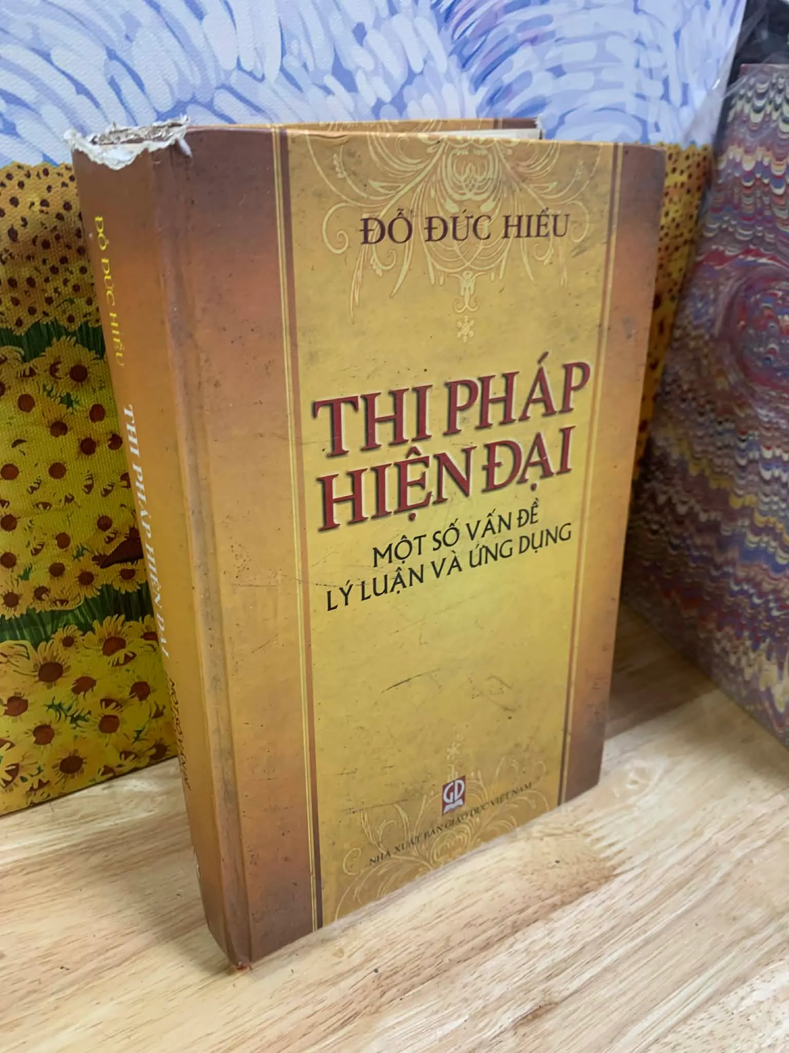 Sách tặng KÈM cho khách CÓ ĐƠN (mỗi đơn có thể chọn 1 cuốn) - Thi Pháp Hiện Đại