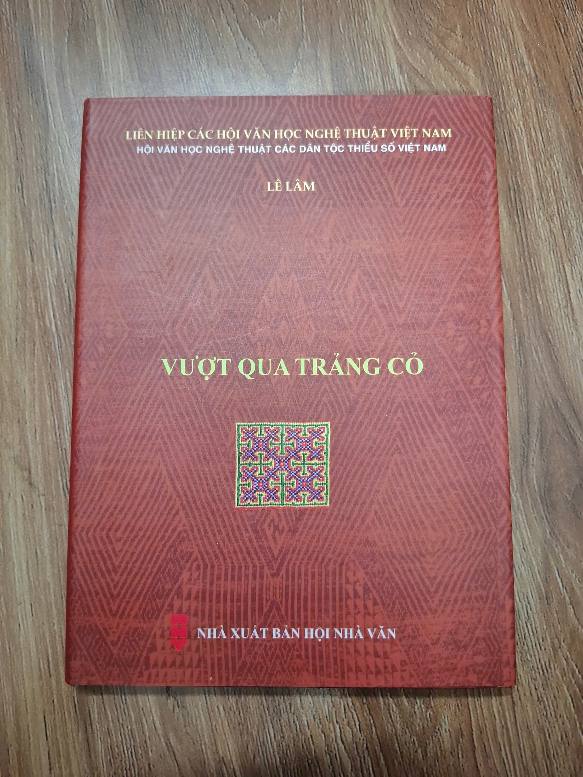 Vượt Qua Trảng Cỏ - Lê Lâm - Văn học dân tộc