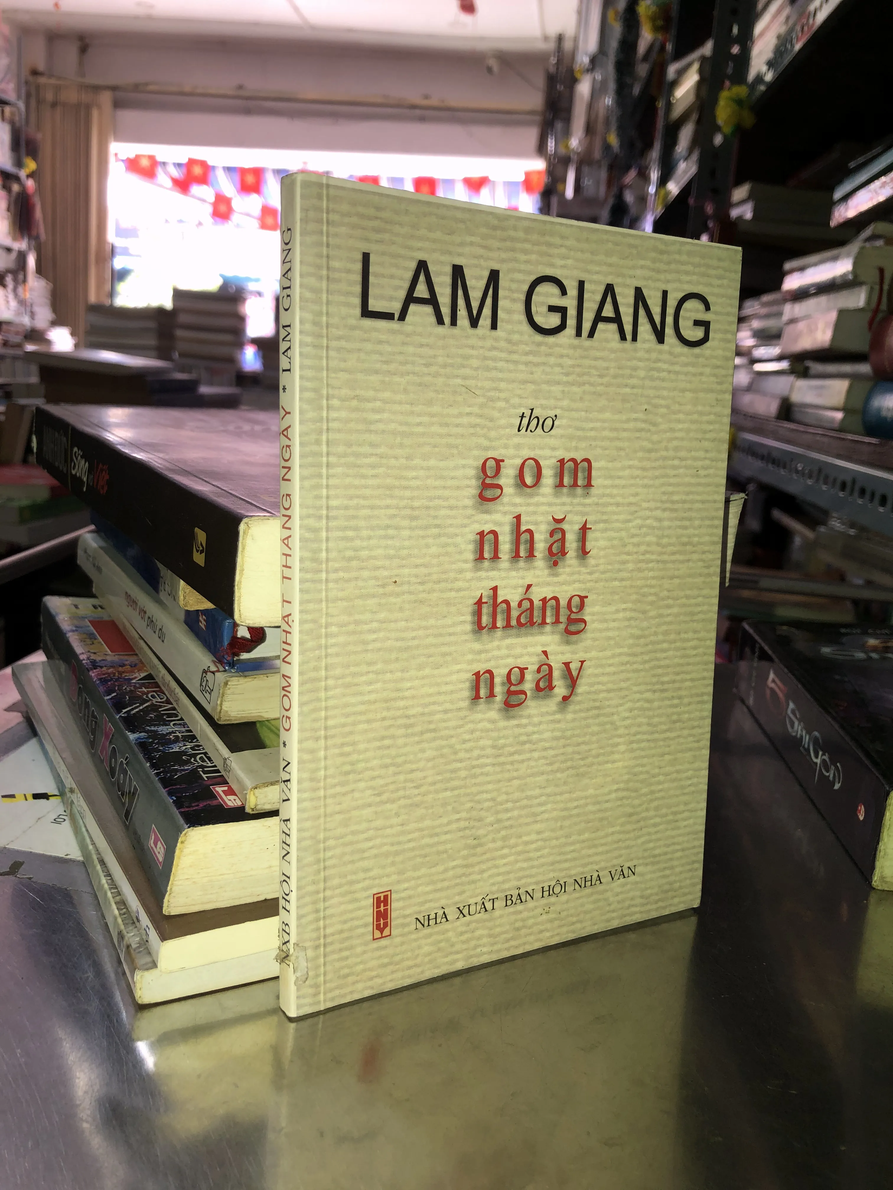 Gom nhặt tháng ngày - Lam Giang