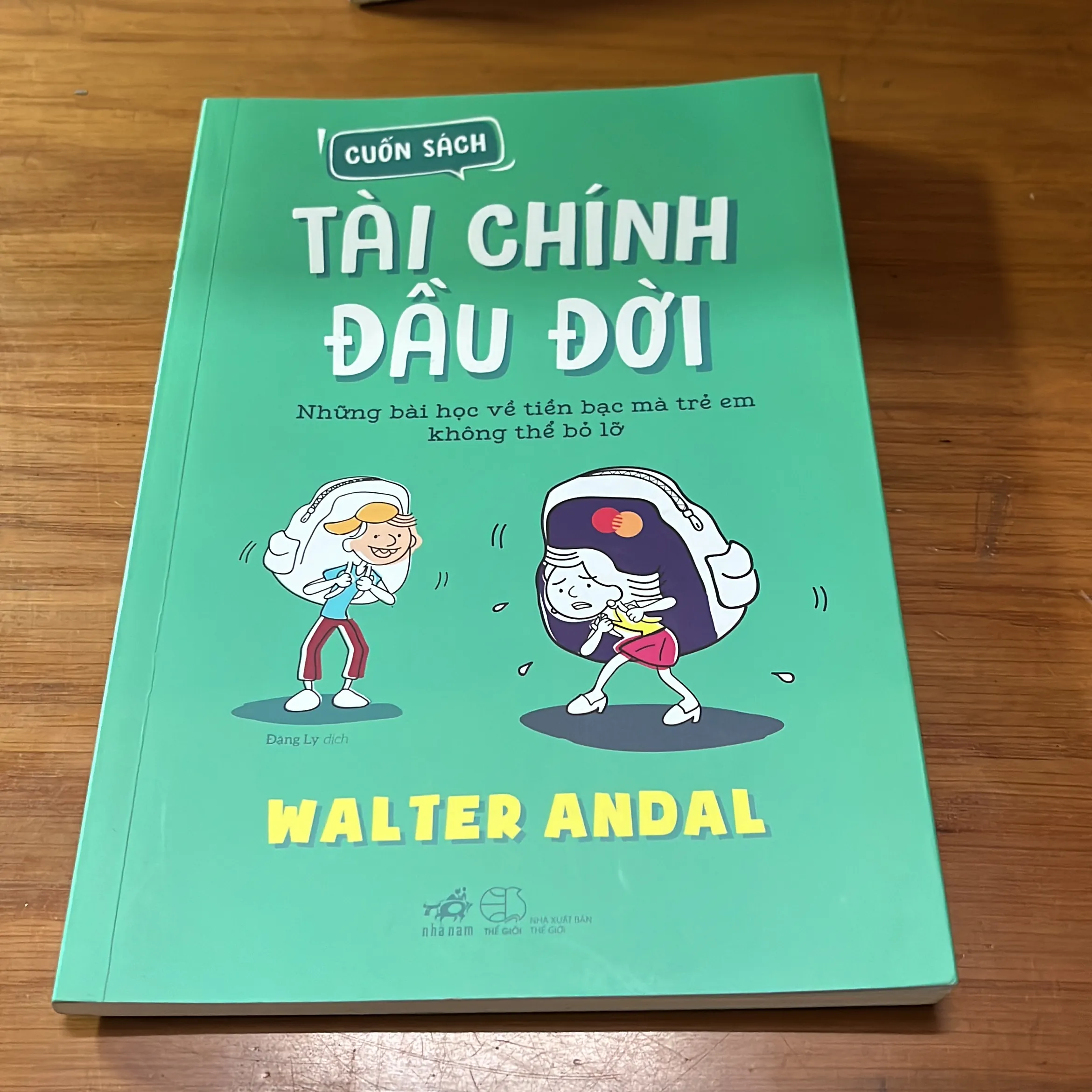 Cuốn sách về kinh tế rất hay , khuyến khích nên đọc