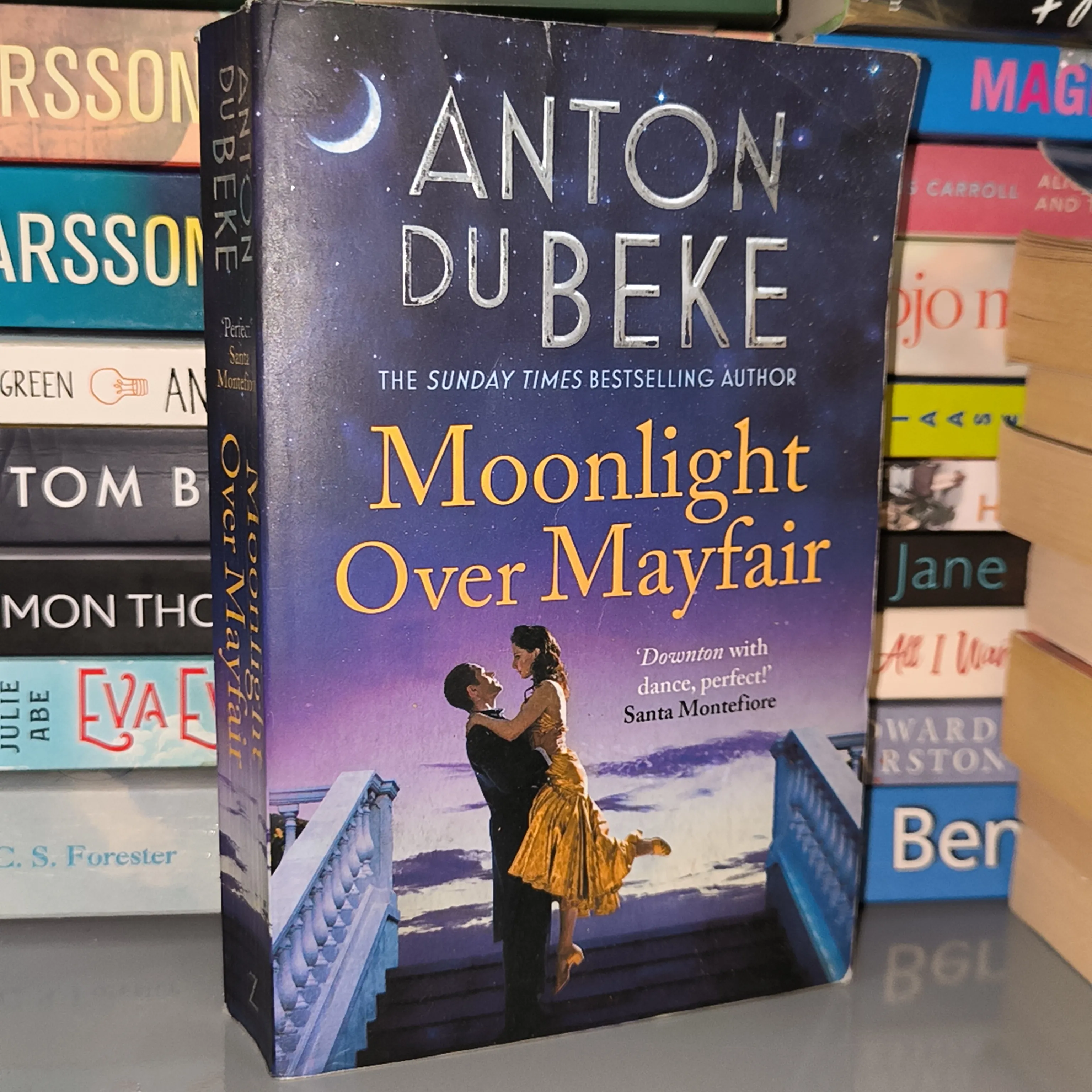 Ngoại văn cũ giá rẻ Moonlight over Mayfair