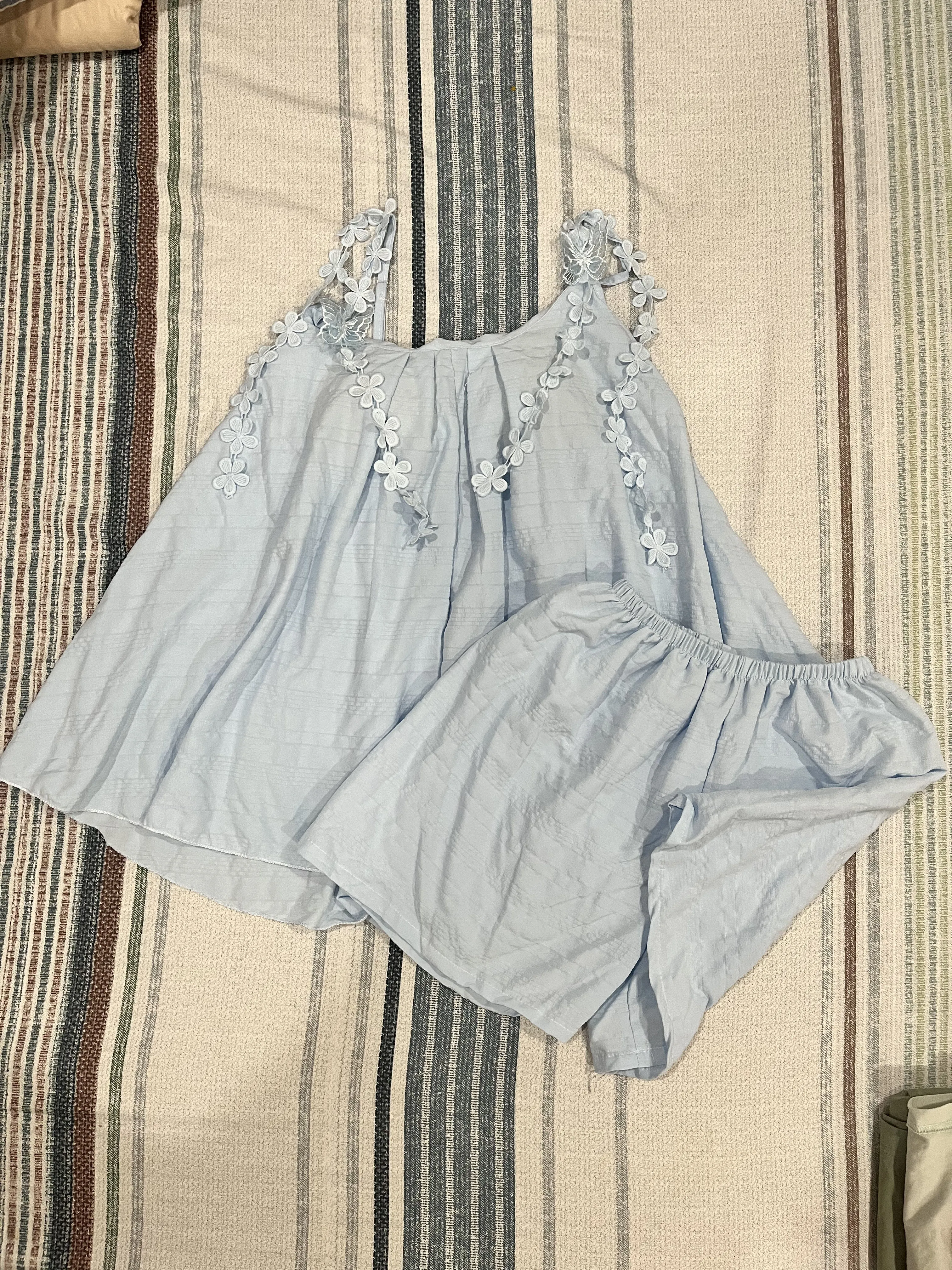 Bộ đồ ngủ hai dây tiểu thư có độn ngực