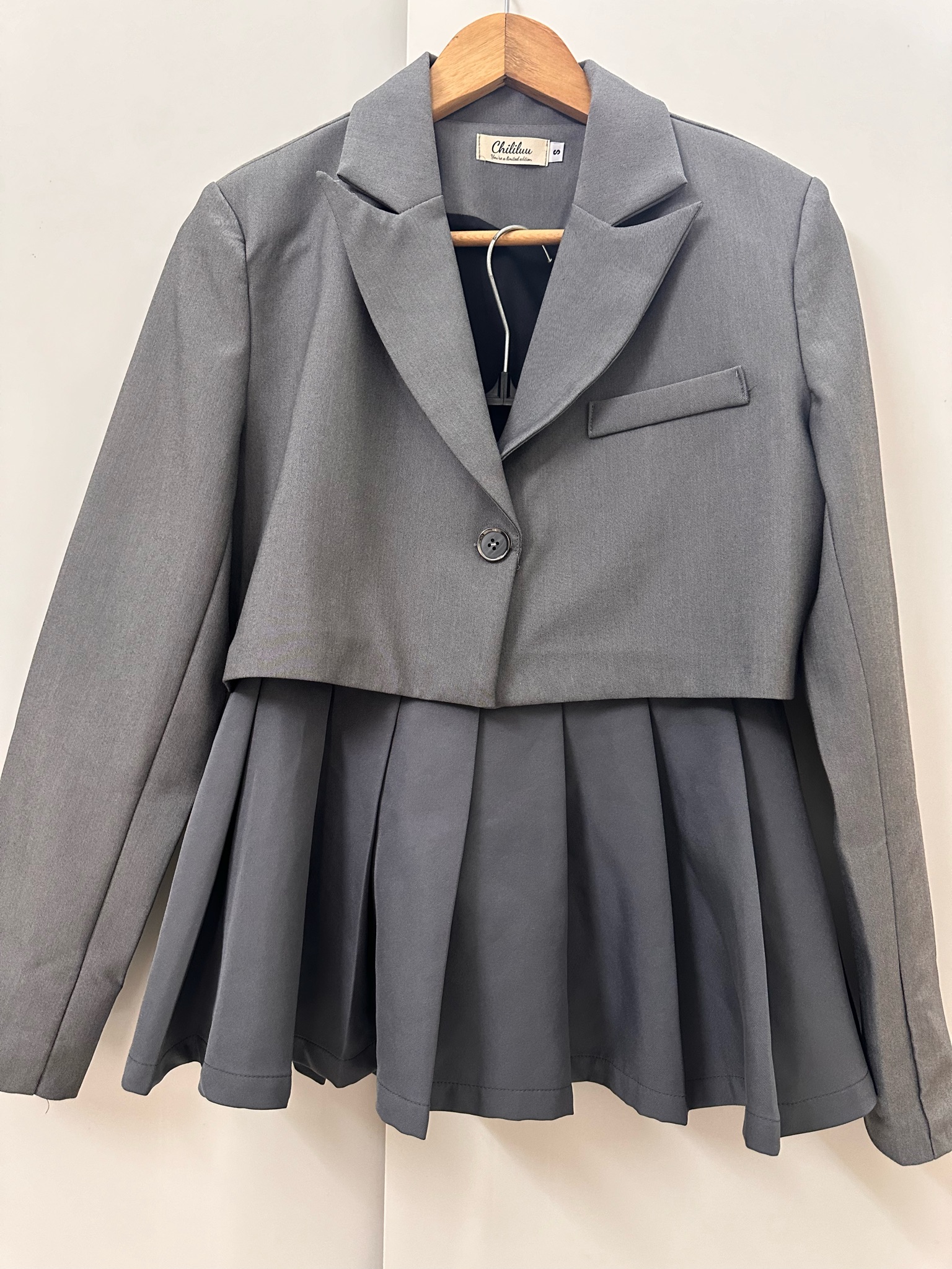 Áo blazer croptop và chân váy xếp ly 80454