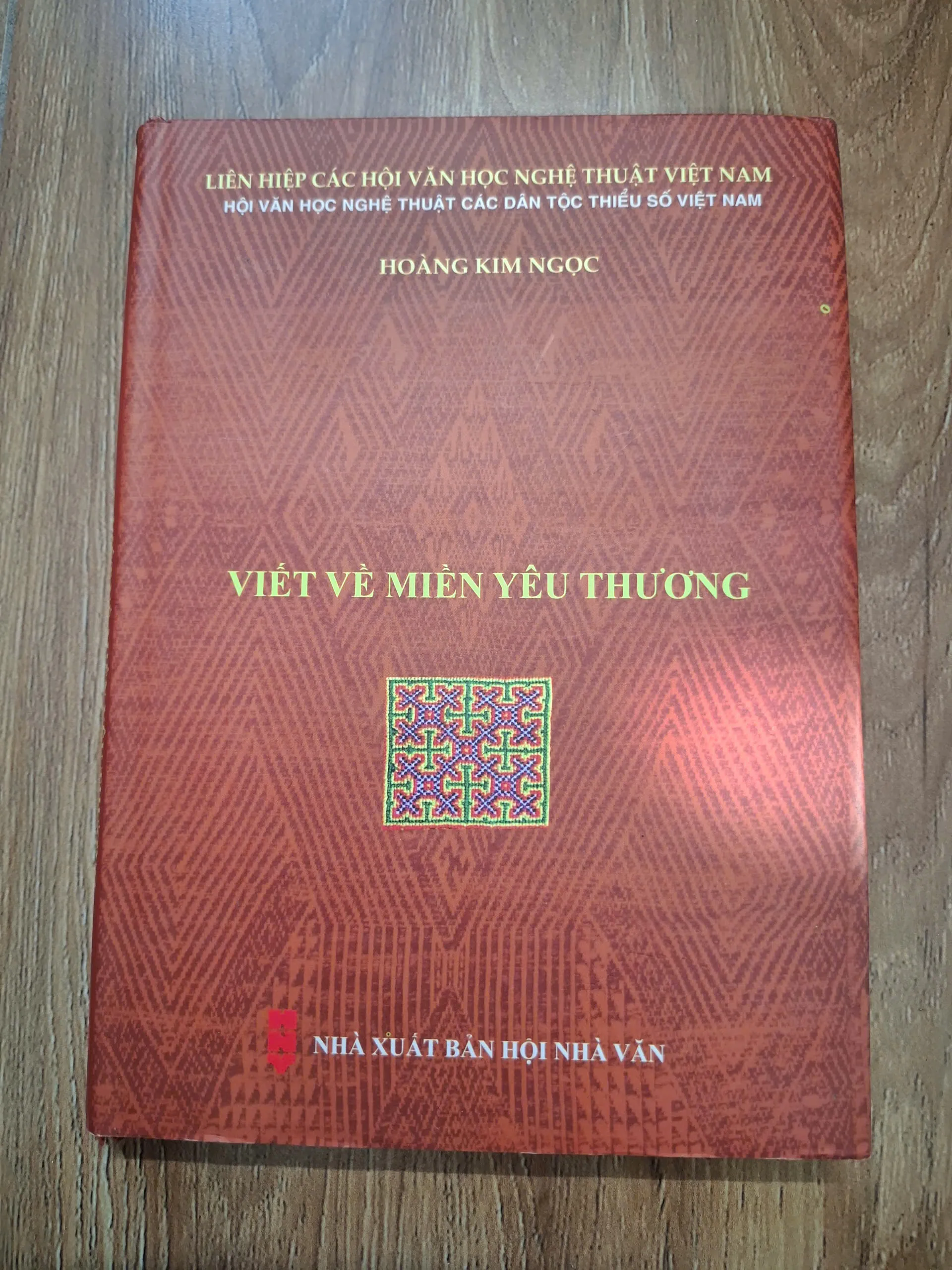 Viết về miền yêu thương - Hoàng Kim Ngọc - Lý luận phê bình/Tản văn