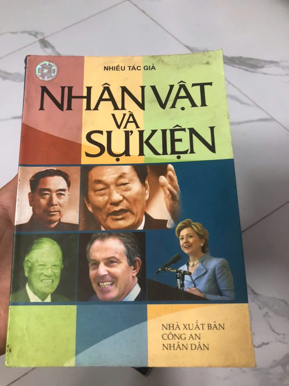 Nhân Vật và Sự Kiện - Nhiều tác giả - Chính trị / Lịch sử