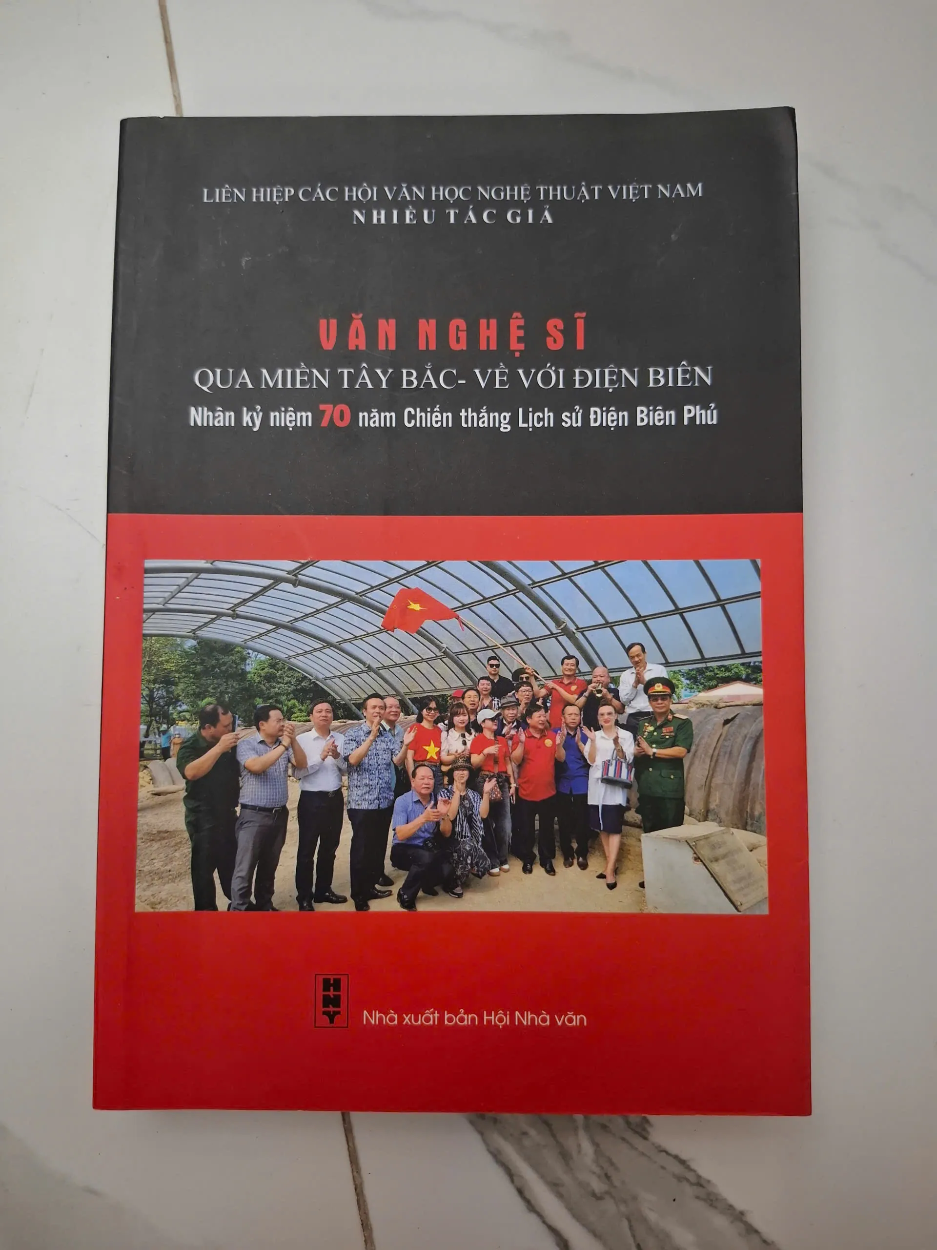 Văn nghệ sĩ qua miền Tây Bắc - Về với Điện Biên - Nhiều tác giả - Kỷ yếu / Văn học