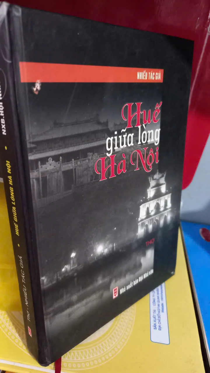 huế giữa lòng hà nội -thơ tuyển