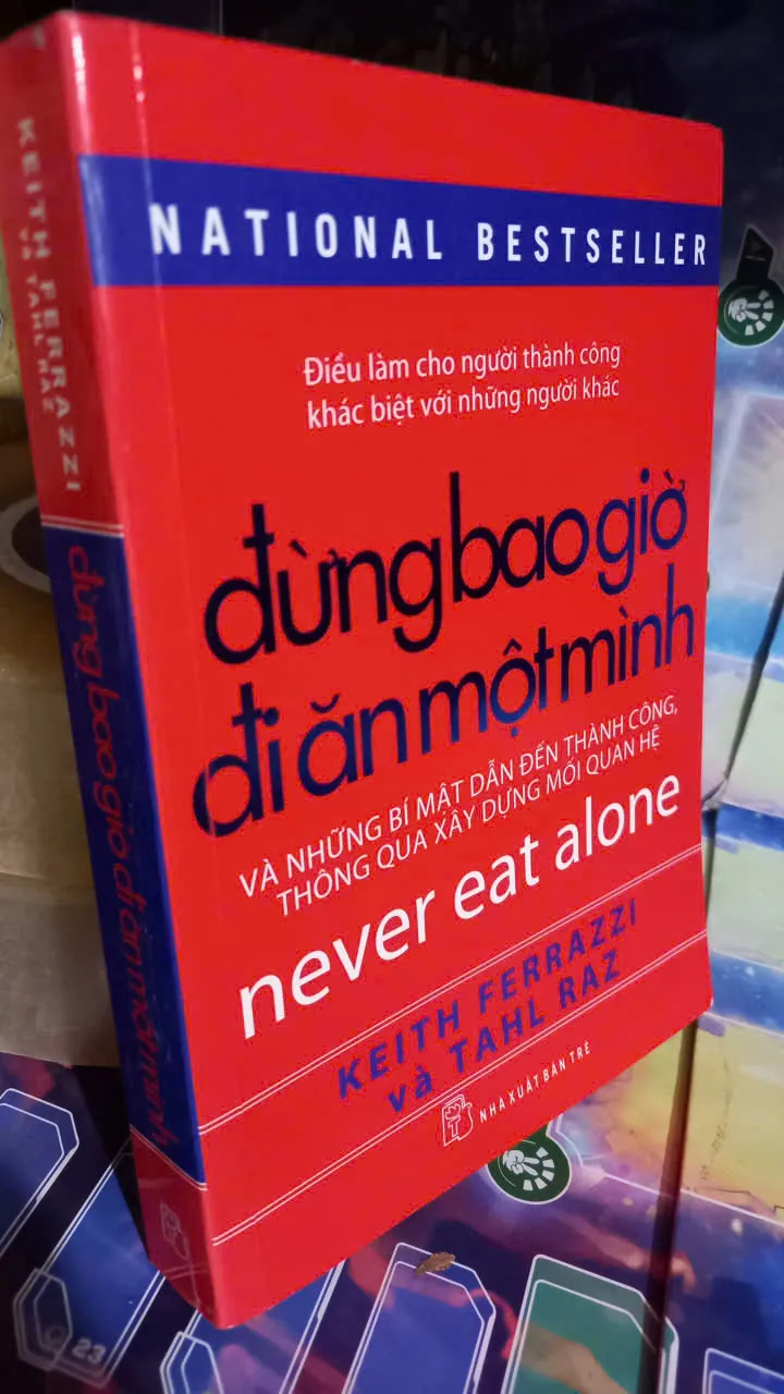 đừng bao giờ đi ăn một mình