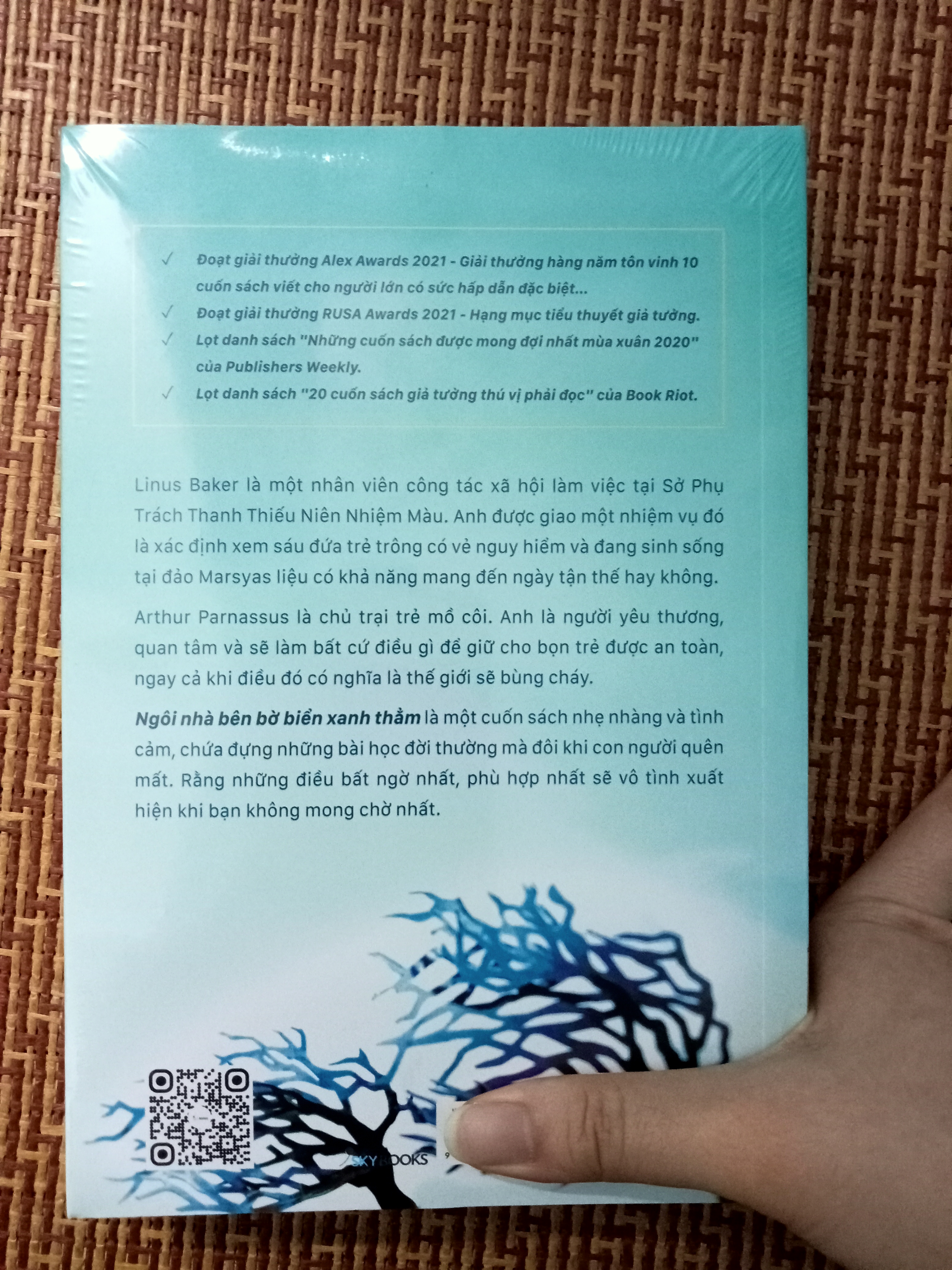 Sách "Ngôi nhà bên bờ biển xanh thẳm" (TJ Klune) mới 95% 453470