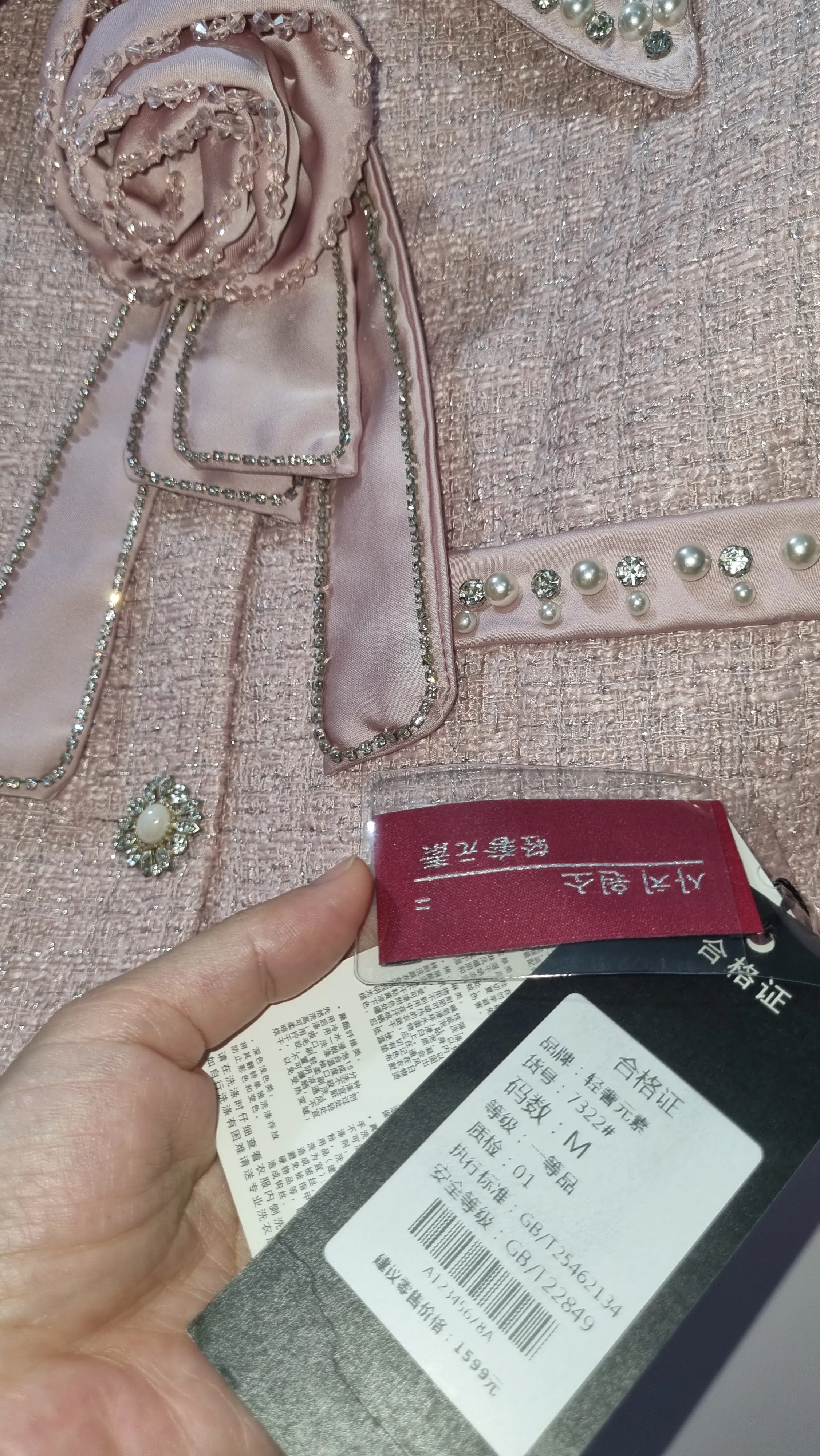 Set dạ tweed nữ phối đính ngọc trai, tông màu hồng nhạt, phong cách nữ tính 745637