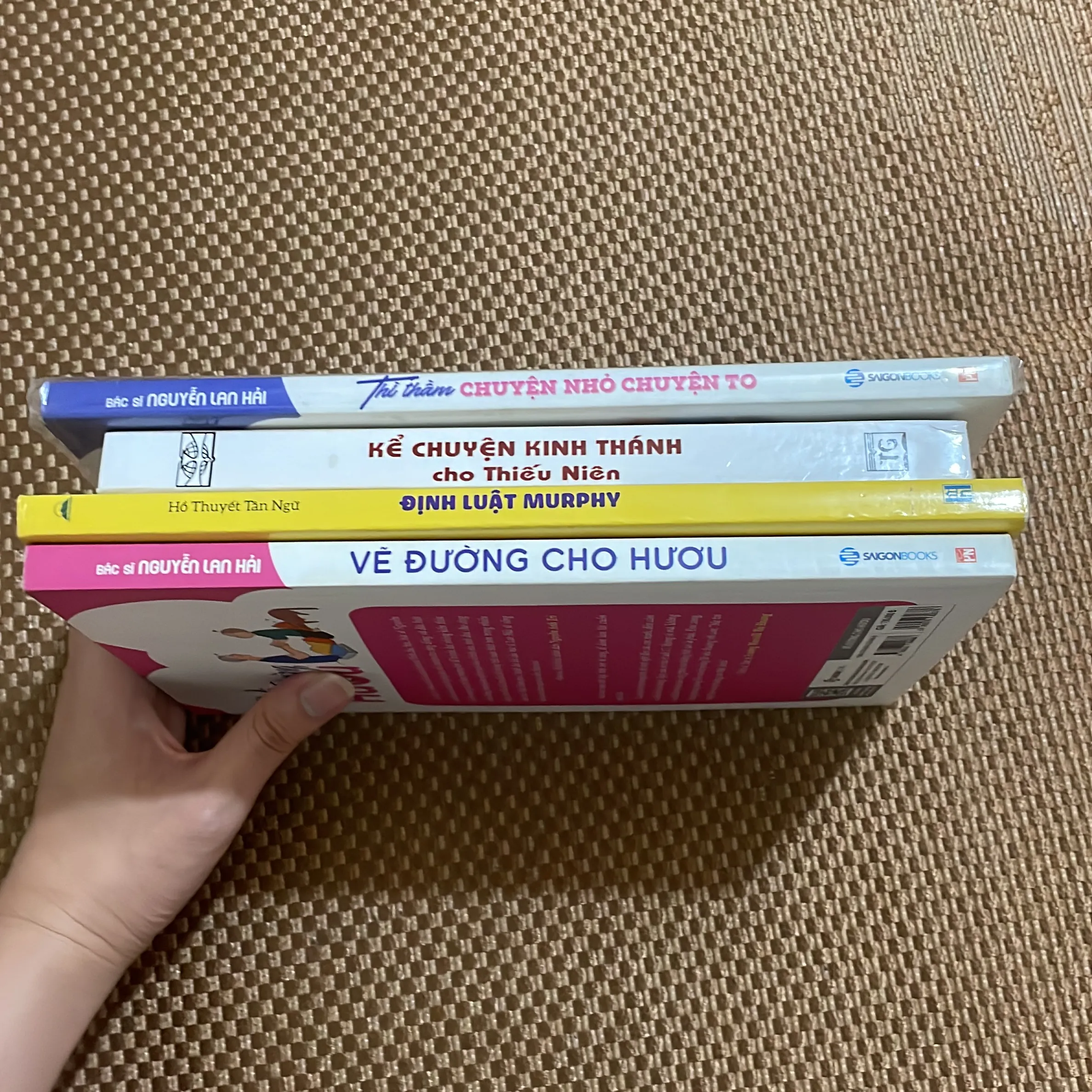 Pass sách giá rẻ ( 4 quyển như trong ảnh)