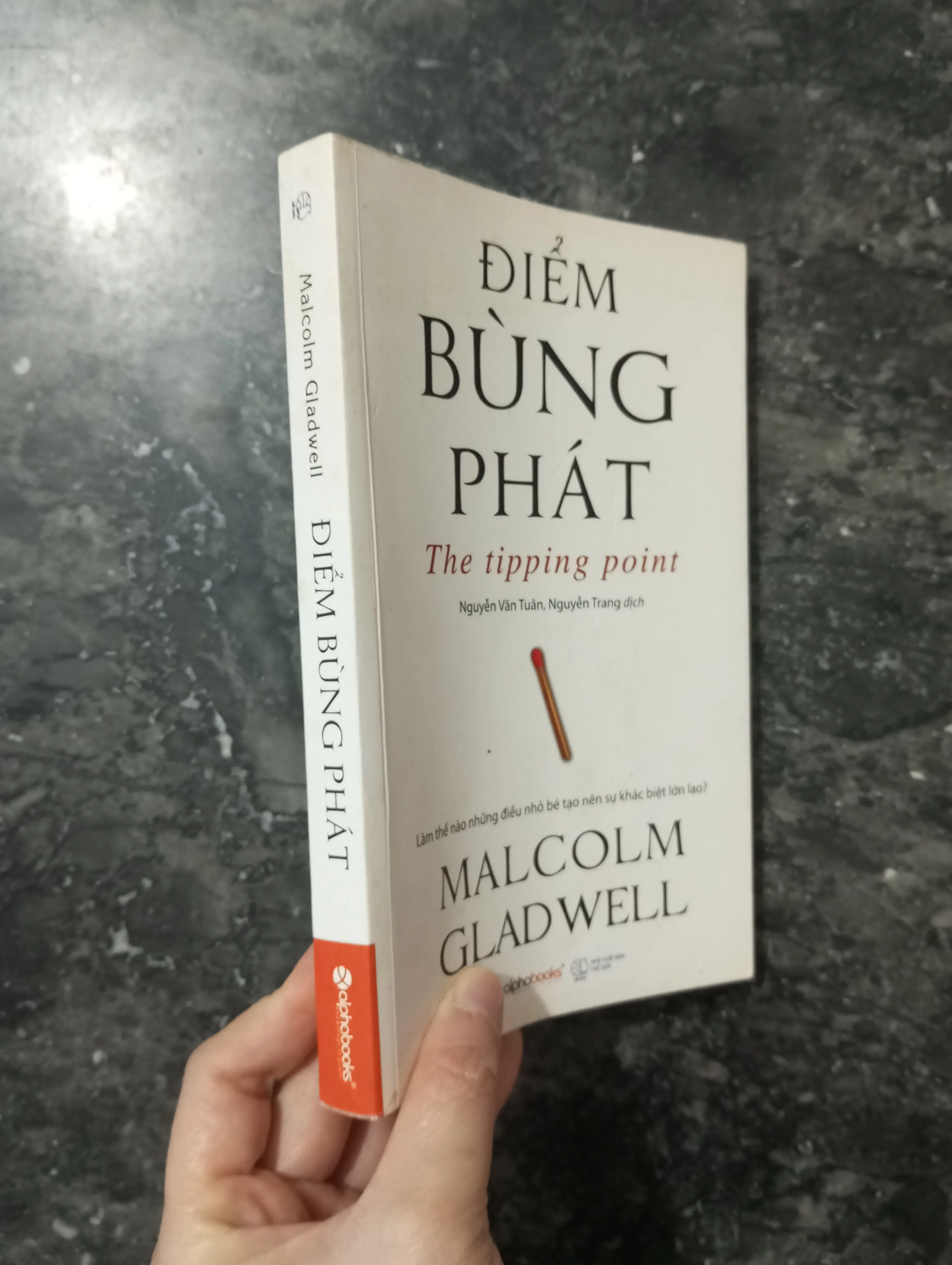 Sách Tiểu thuyết Điểm Bừng Phát của Malcolm Gladwell mới 90%
