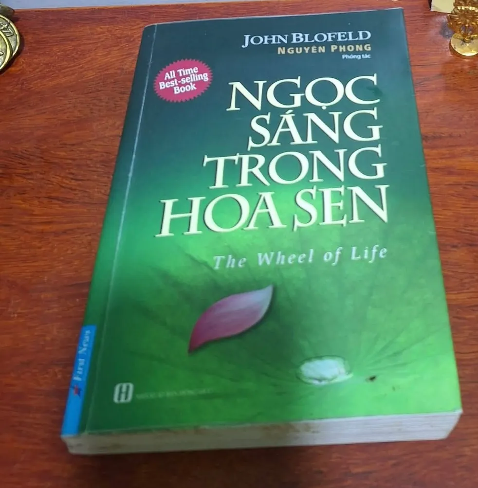 Ngọc sáng trong hoa sen