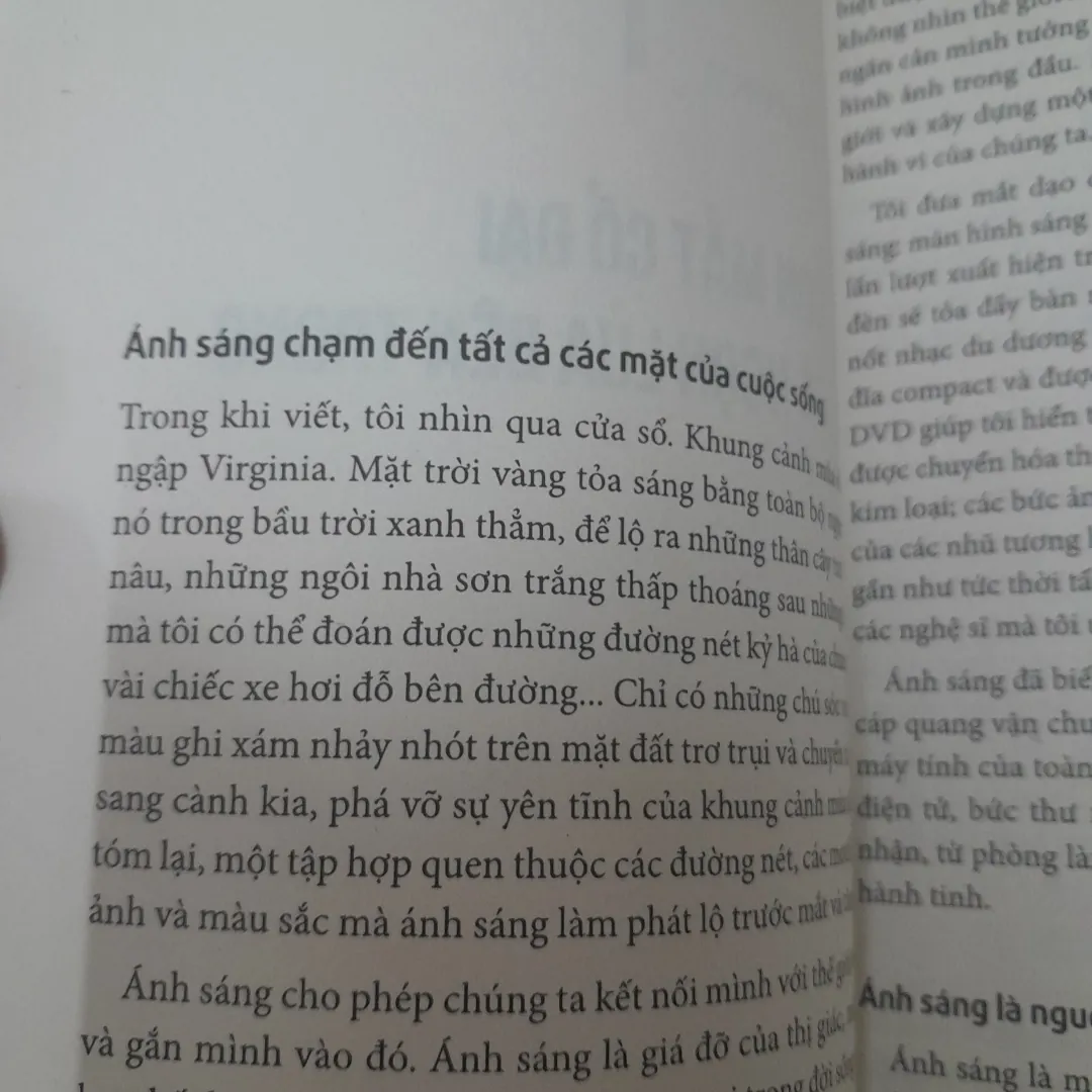 Những con đường của ánh sáng. Tập 1. Trịnh Xuân Thuận. Tái bản lần 5 674628
