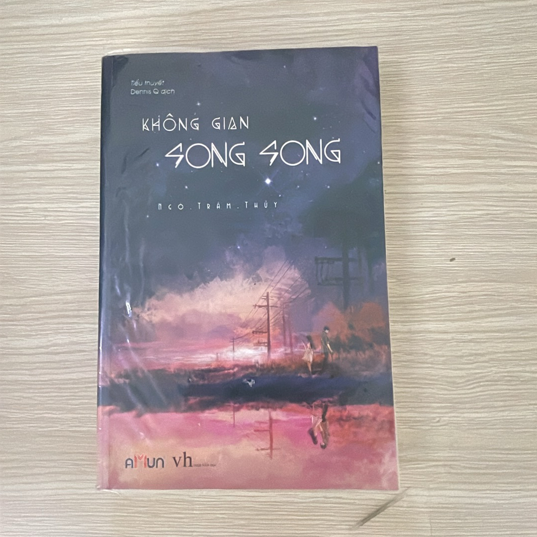 Tiểu thuyết KHÔNG GIAN SONG SONG (có bọc sách)